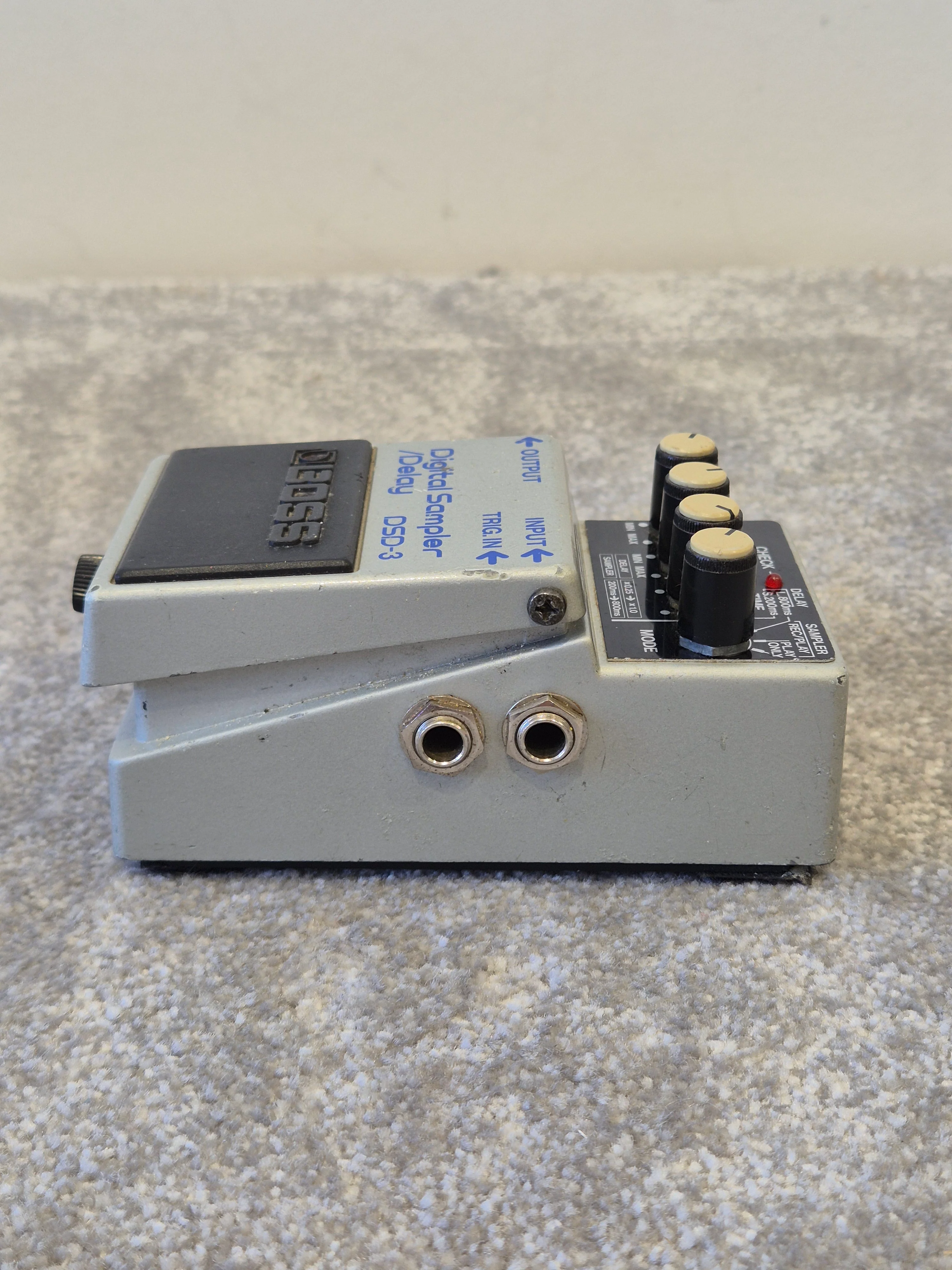 BOSS DSD-3 Digital Sampler/Delay Pedal – Guitar Effects Pedal – Good Condition - Image 2