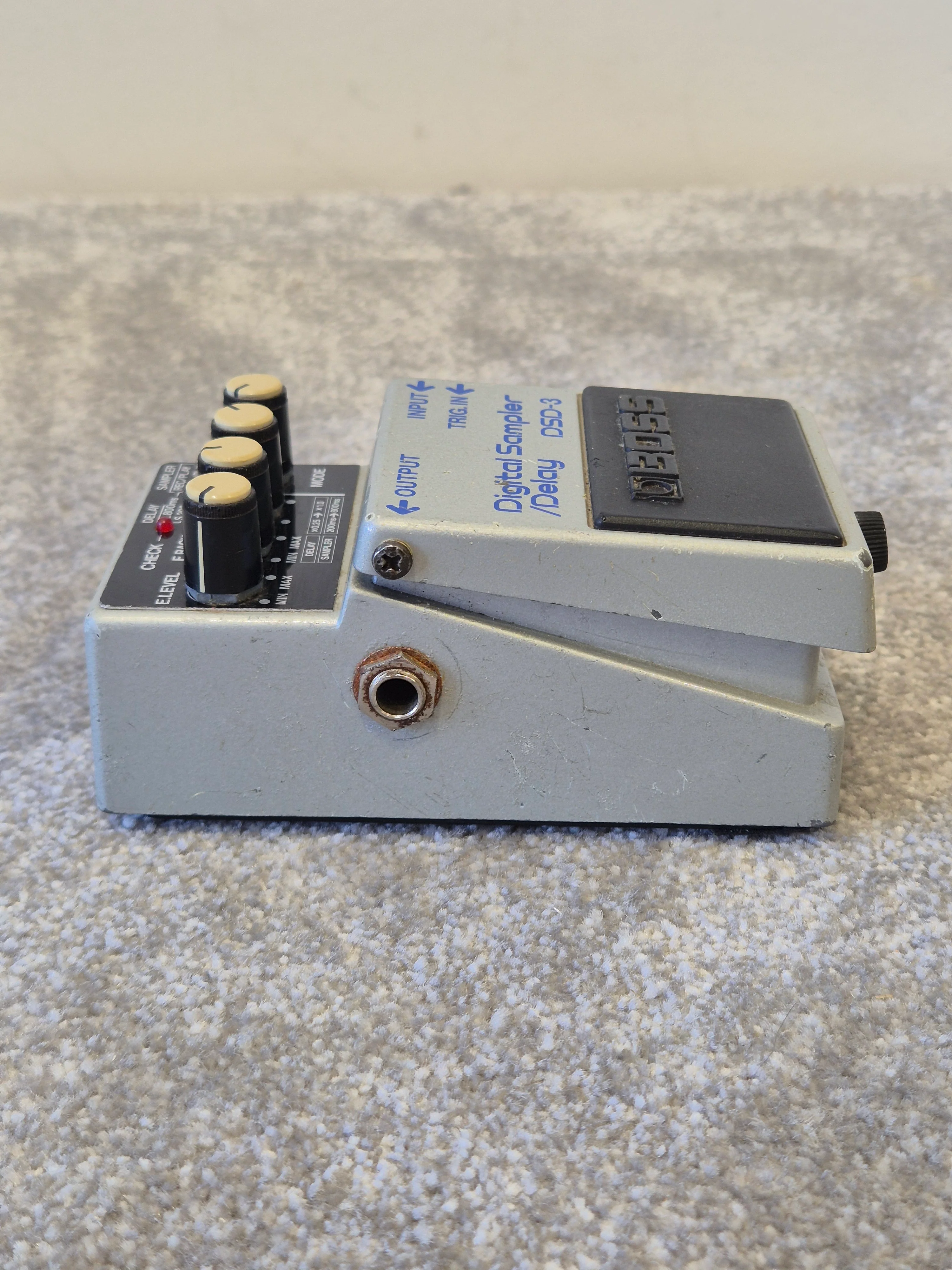 BOSS DSD-3 Digital Sampler/Delay Pedal – Guitar Effects Pedal – Good Condition - Image 4