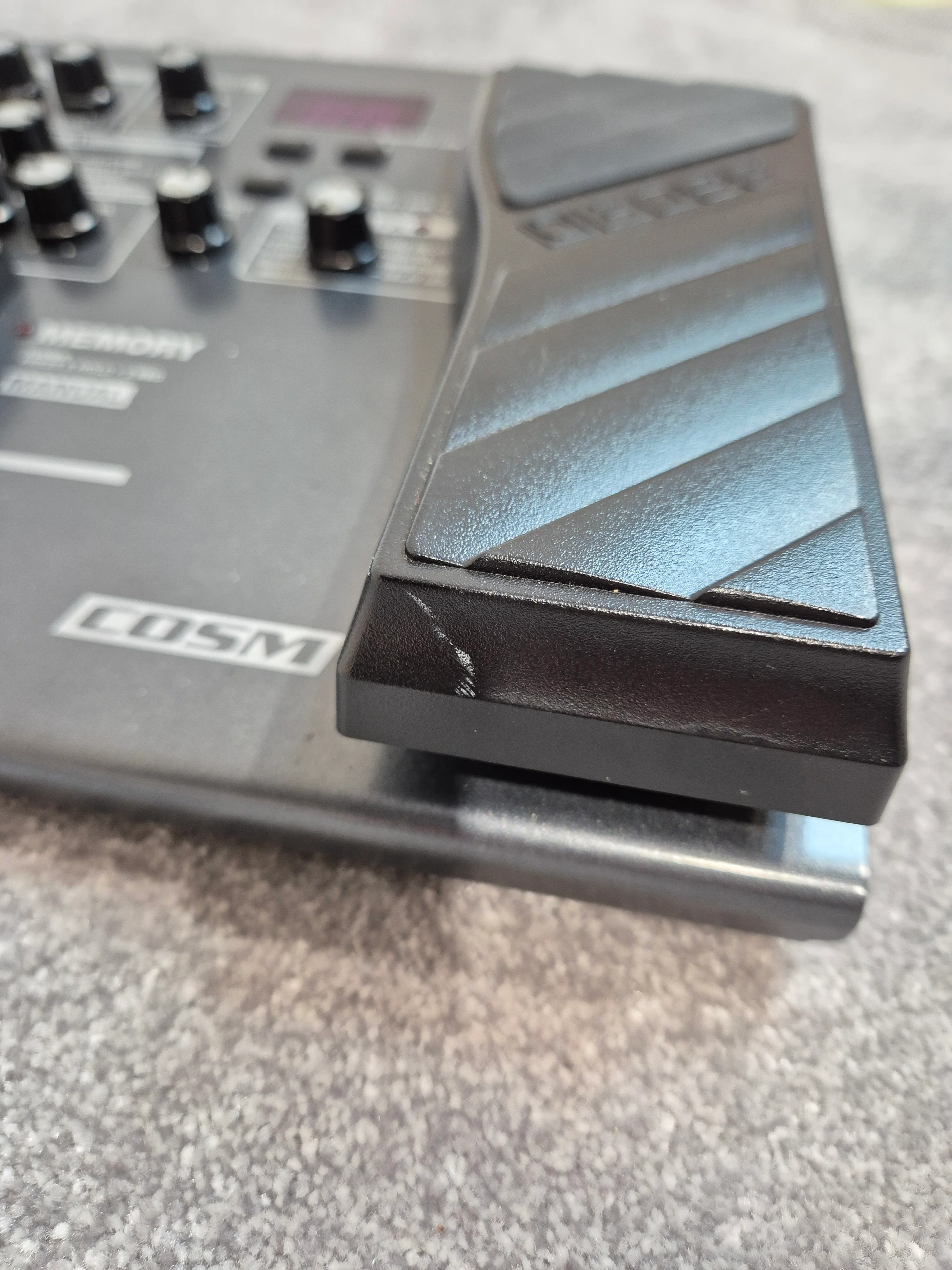 Boss ME-80 - Compact Multi-Effects Pedal - Original Box and Power Supply - Image 9