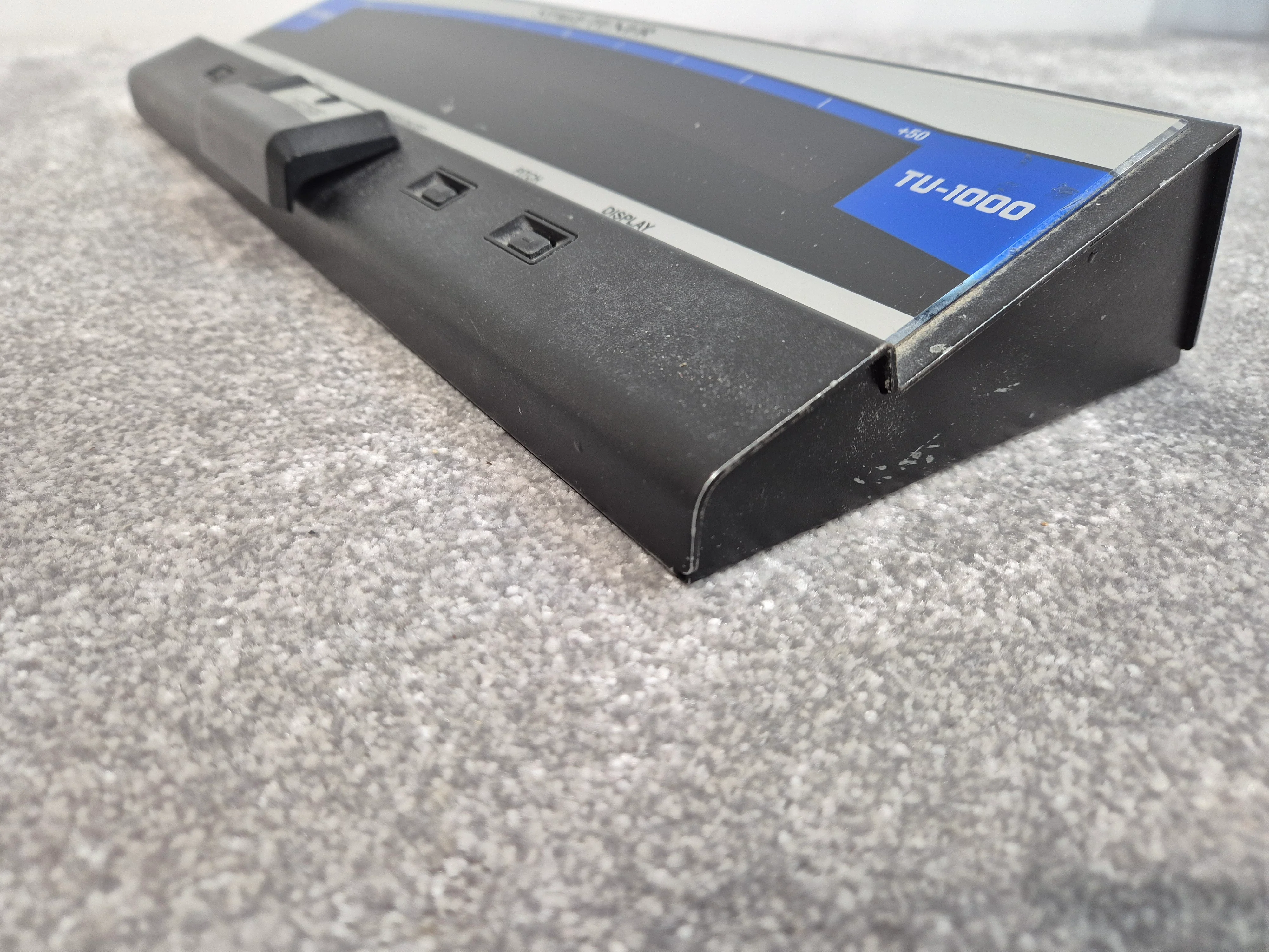 Boss Stage Tuner TU1000 - High-Intensity LED Meter Tuner - Image 9
