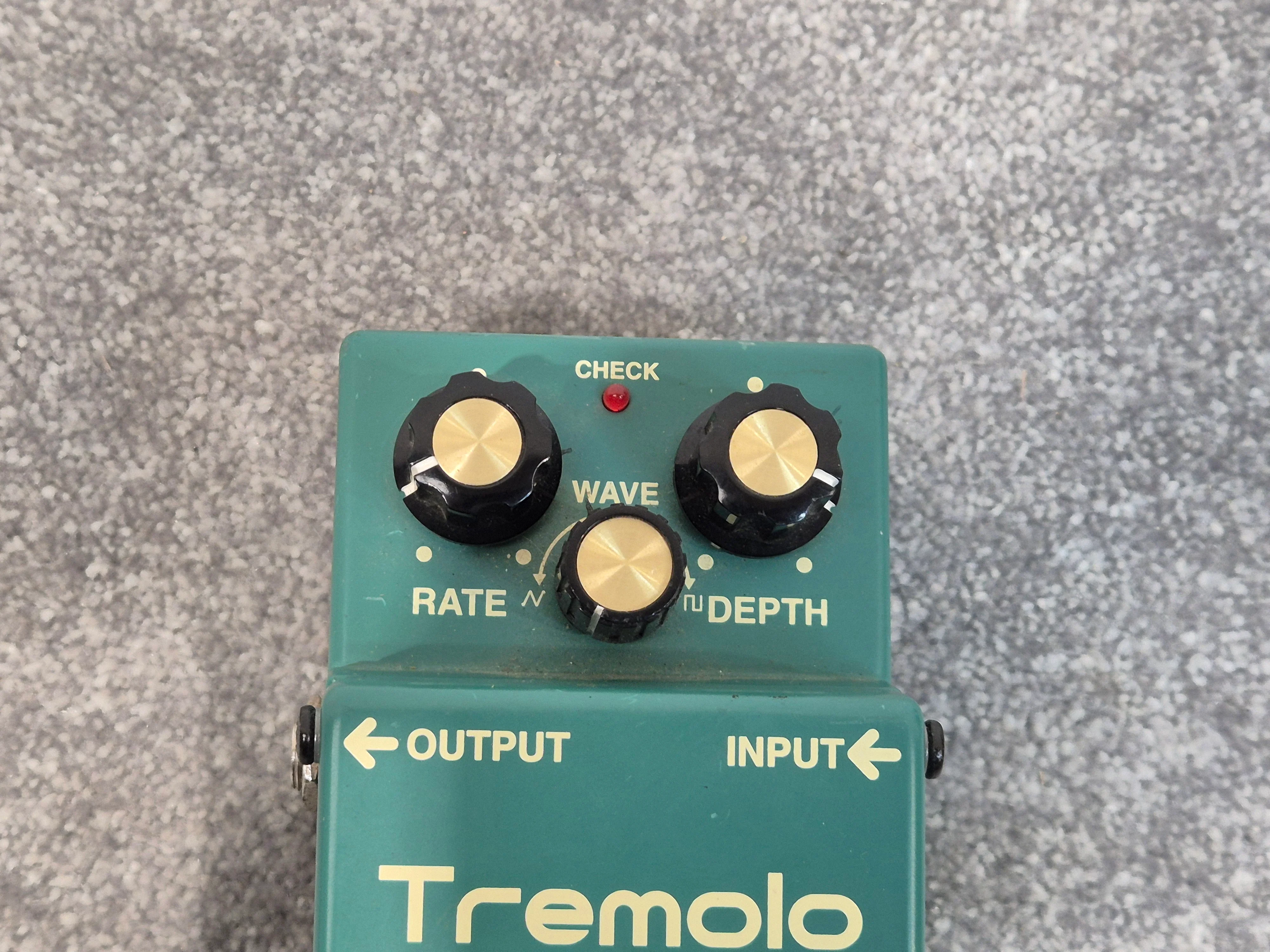 Boss TR-2 - Tremolo Effects Pedal - Image 2