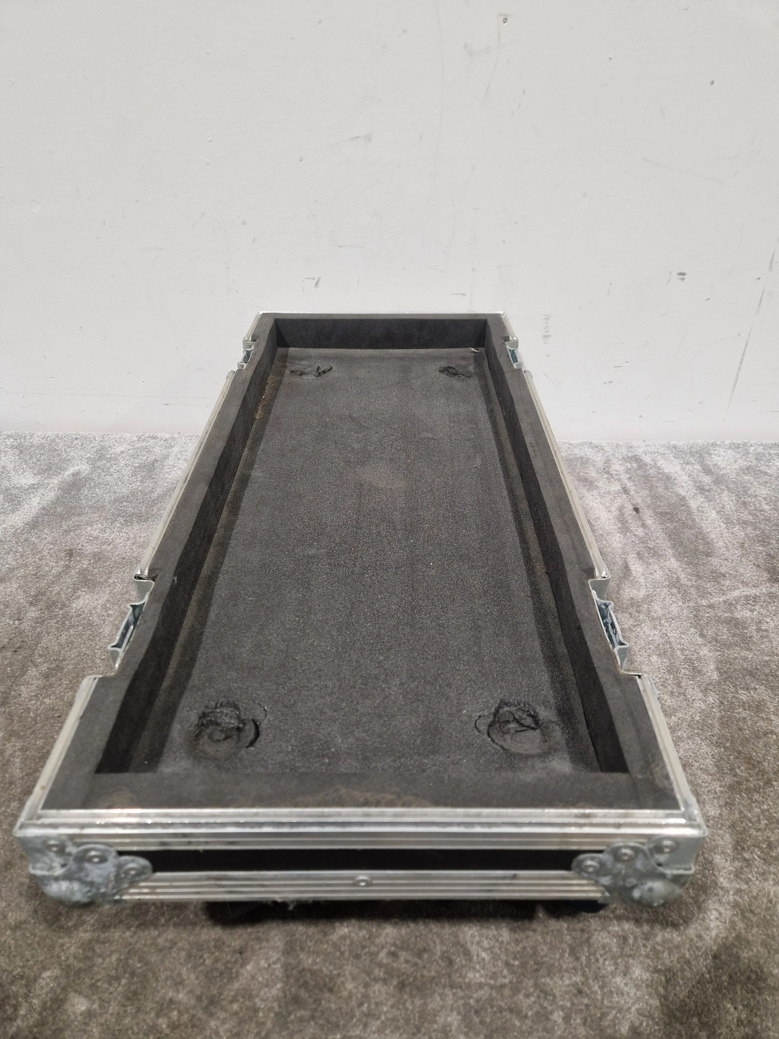 Boss Wheel ON Flight Case, Internal Foam Protection - Durable Transport Solution - Good - Image 10