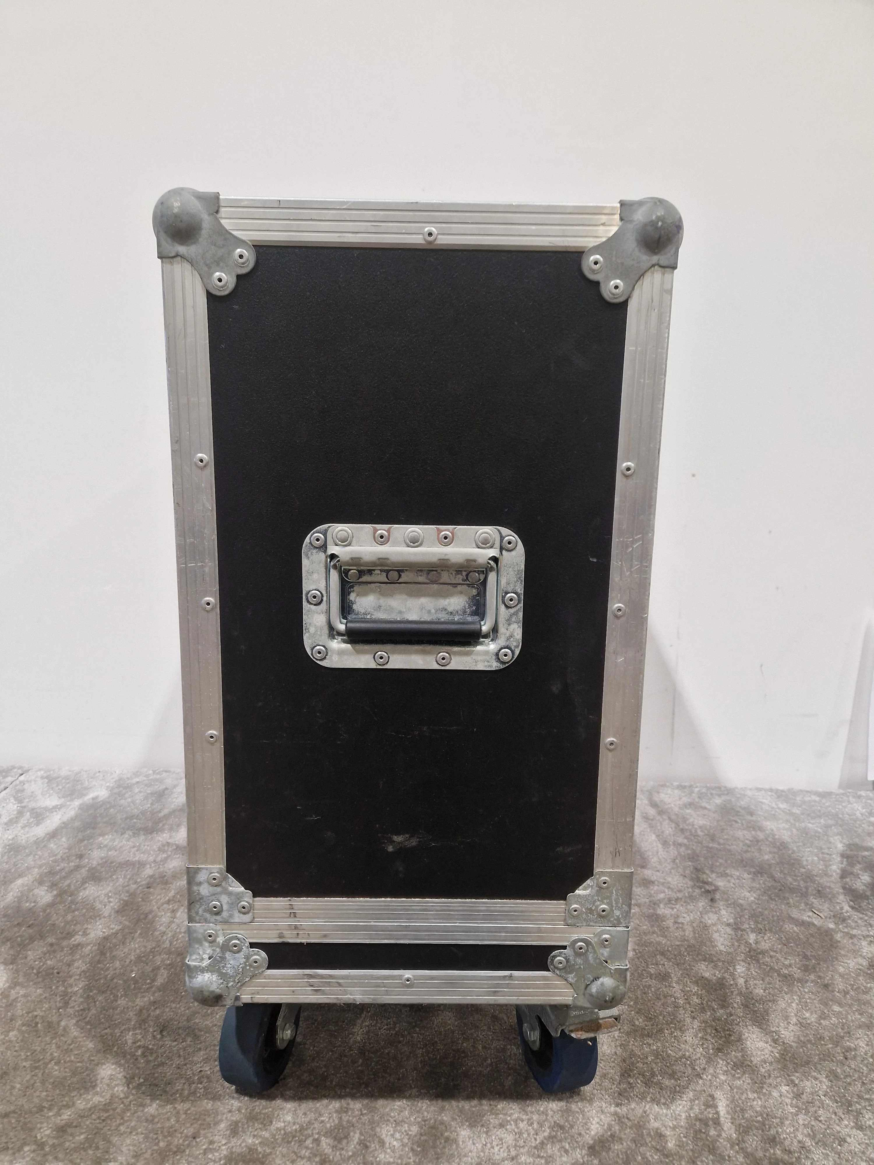 Boss Wheel ON Flight Case, Internal Foam Protection - Durable Transport Solution - Good - Image 17