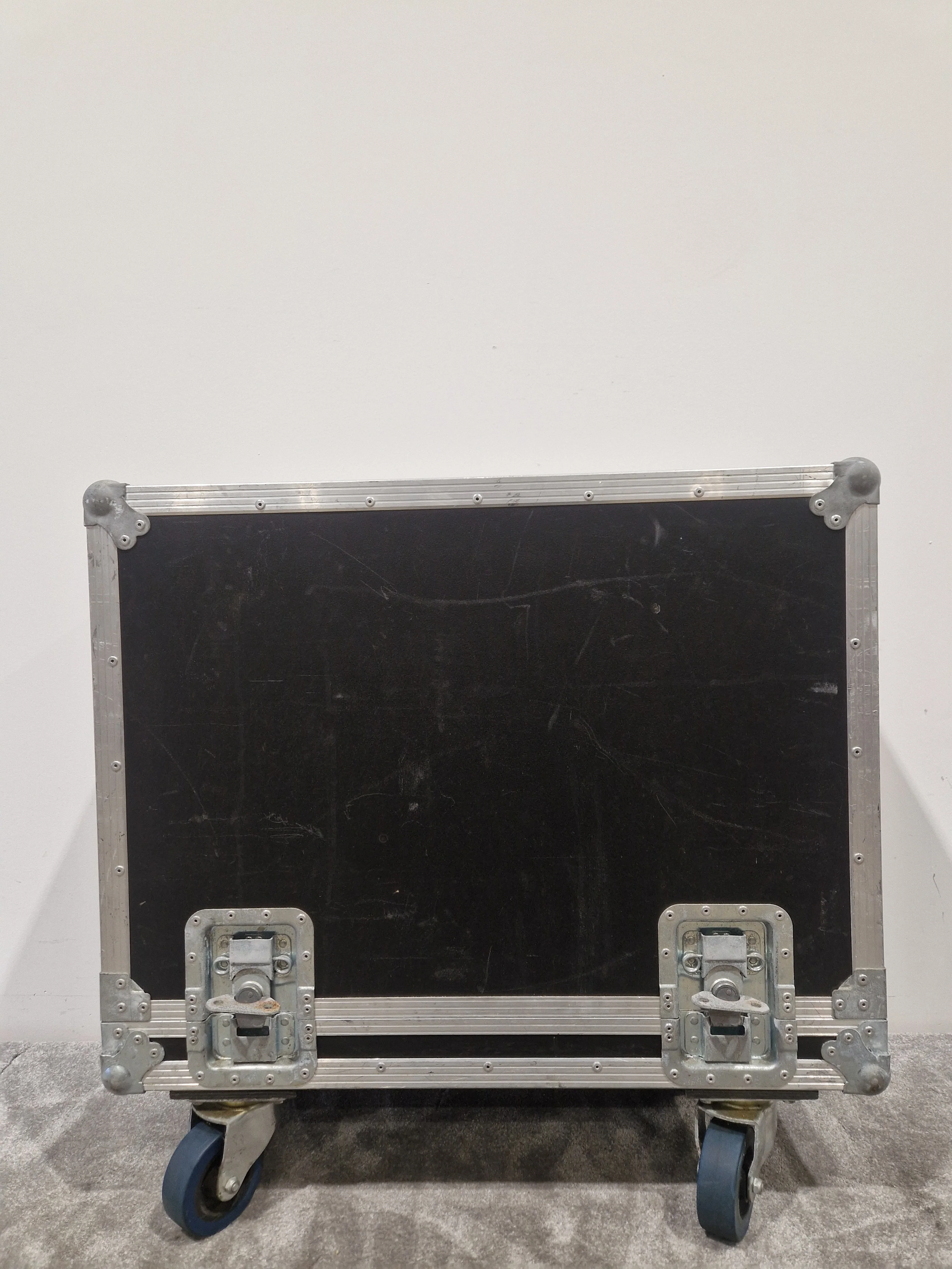 Boss Wheel ON Flight Case, Internal Foam Protection - Durable Transport Solution - Good - Image 4