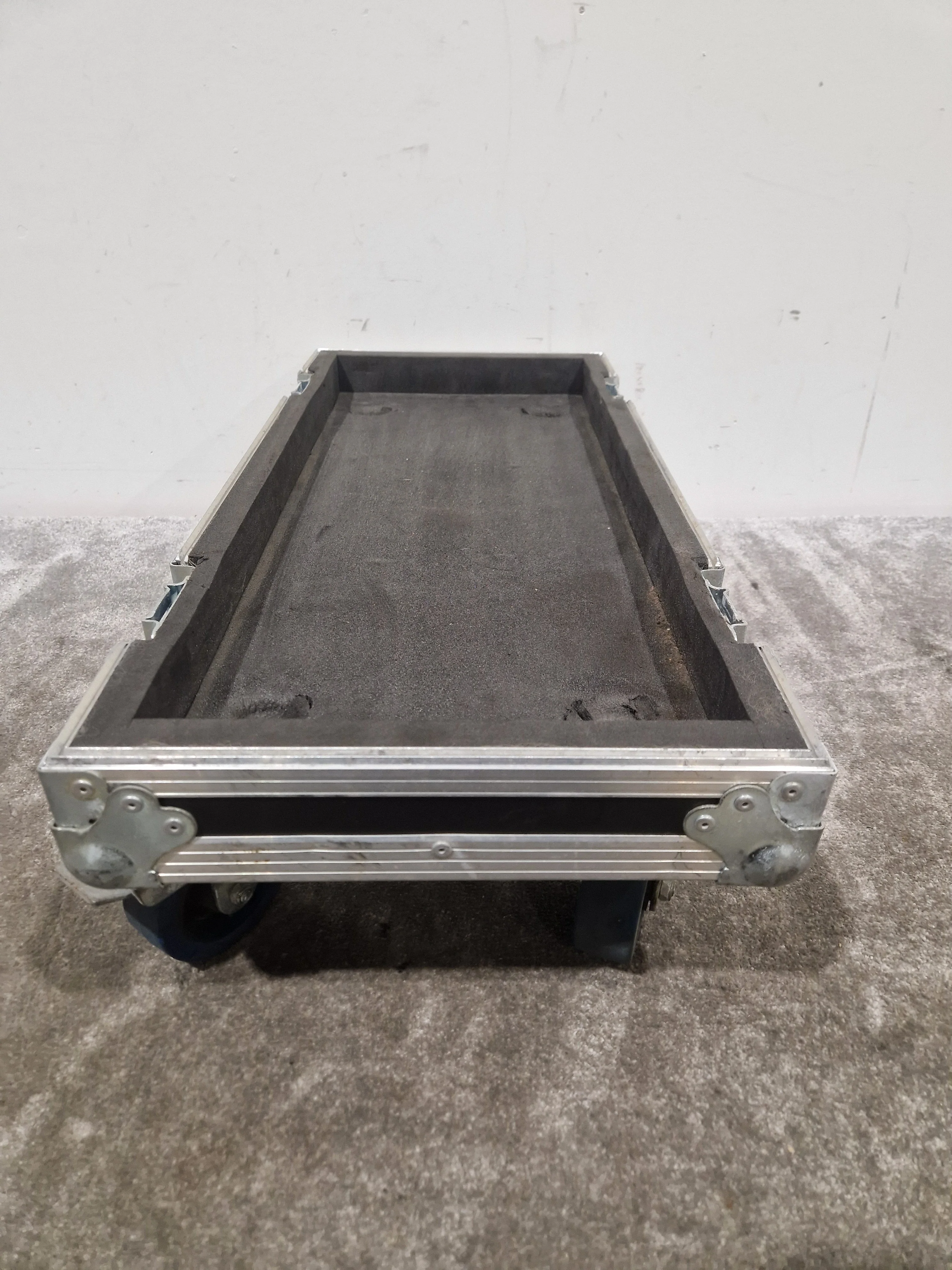 Boss Wheel ON Flight Case, Internal Foam Protection - Durable Transport Solution - Good - Image 7