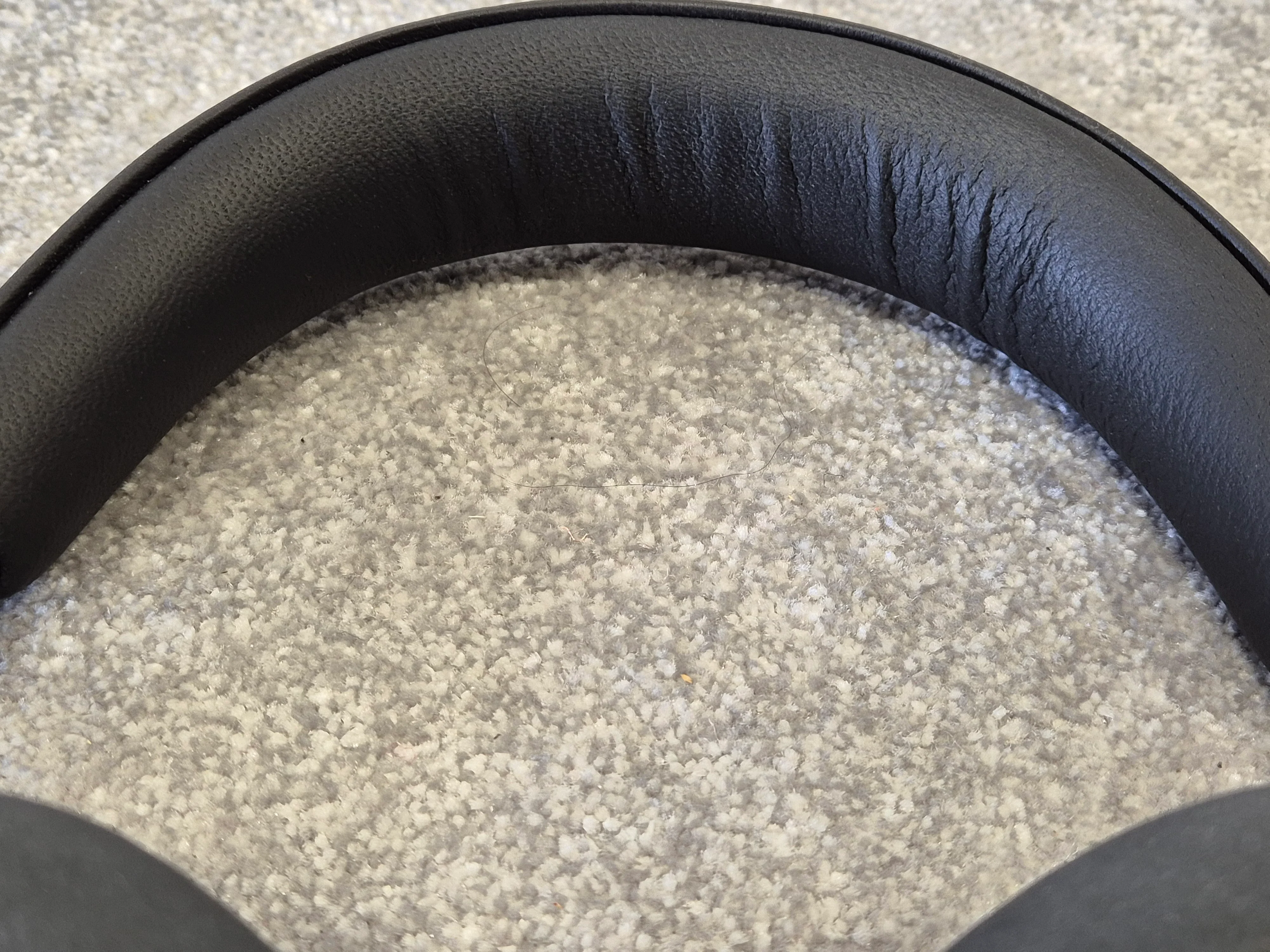 Bowers & Wilkins PX8 - Wireless Headphones w/ Original Box - Image 6