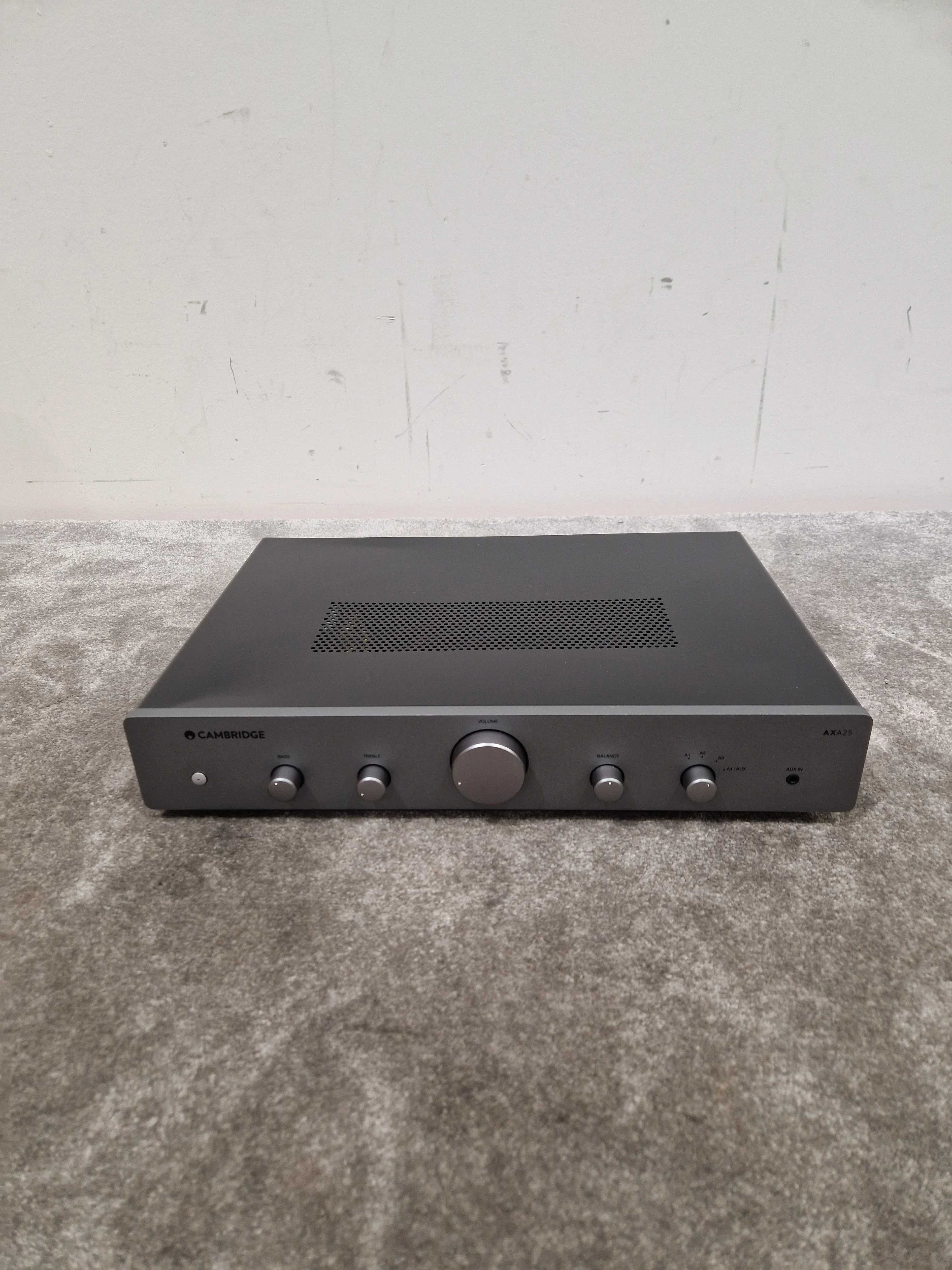 Cambridge Audio AXA25 - 25W Integrated Amplifier - Excellent w/ Power Supply