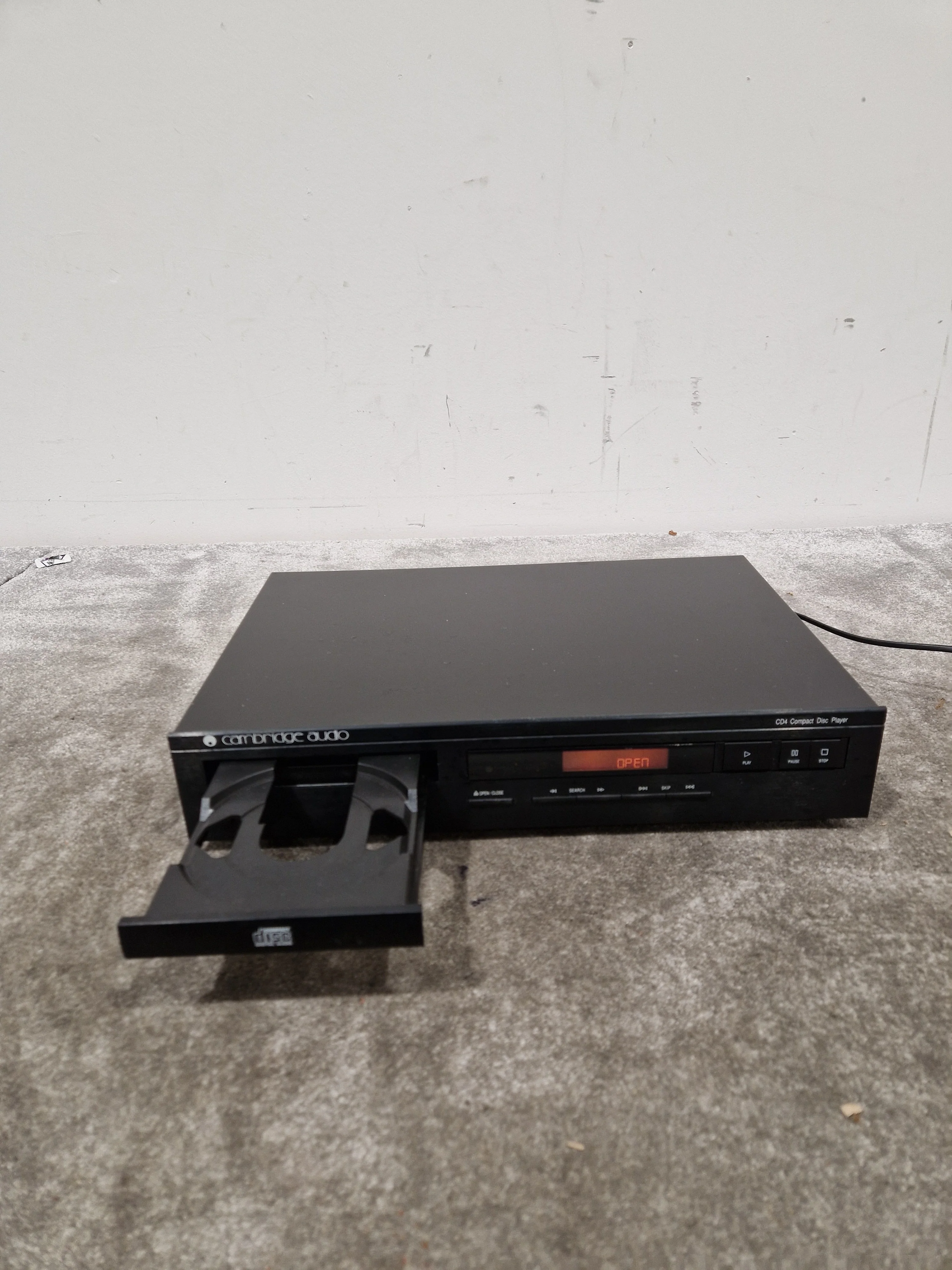 Cambridge Audio CD4 - High-Fidelity CD Player - Very Good w/ Power Supply - Image 2