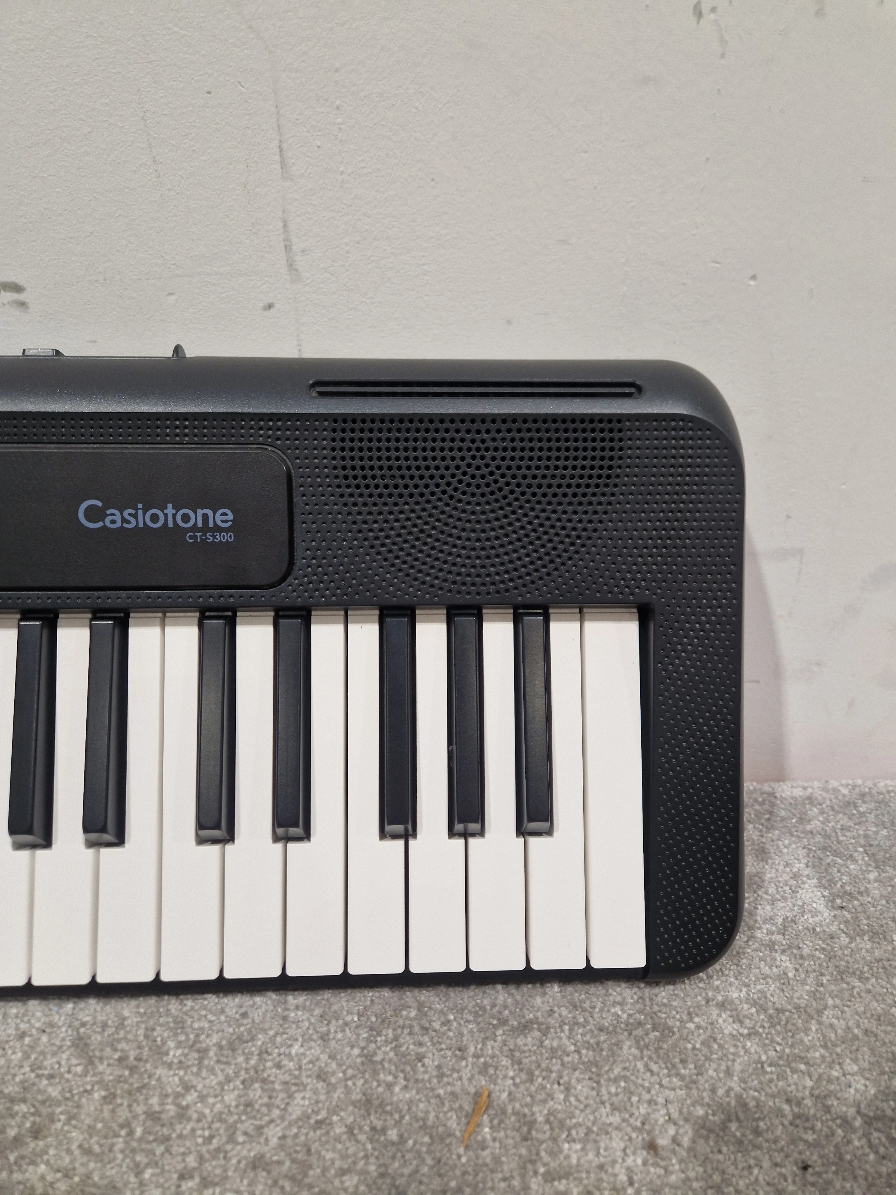 Casio CT-S300 - Electronic Keyboard - Black - Excellent w/ Power Supply - Image 3