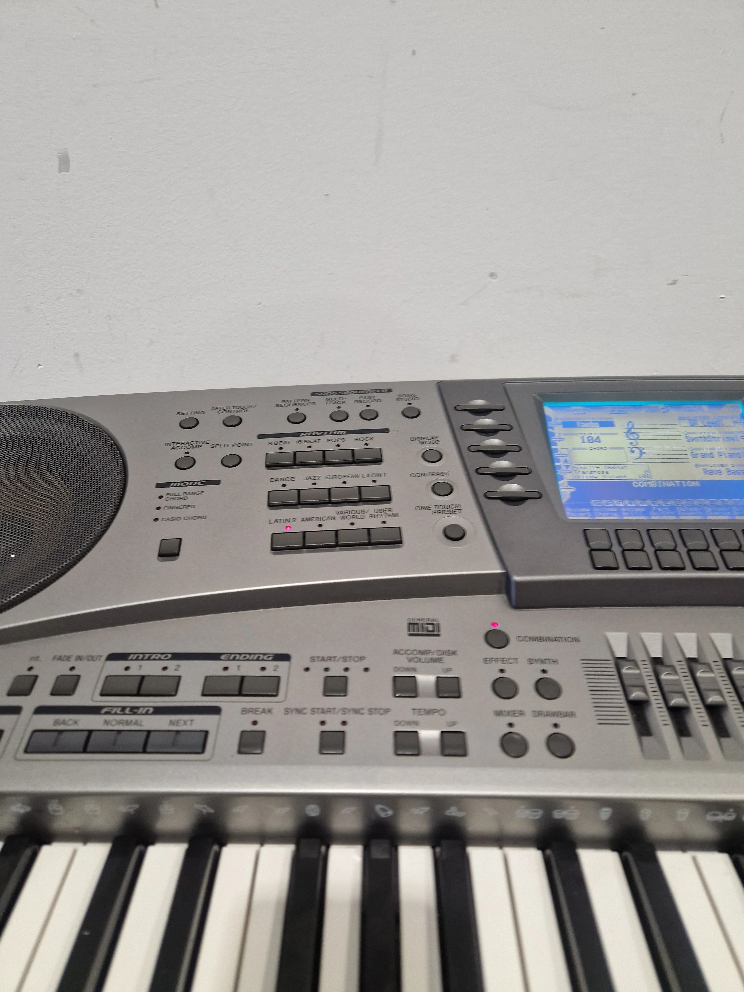 Casio MZ-2000 - Keyboard Workstation - Silver/Gray - Excellent w/ Power Supply & Manuals - Image 3