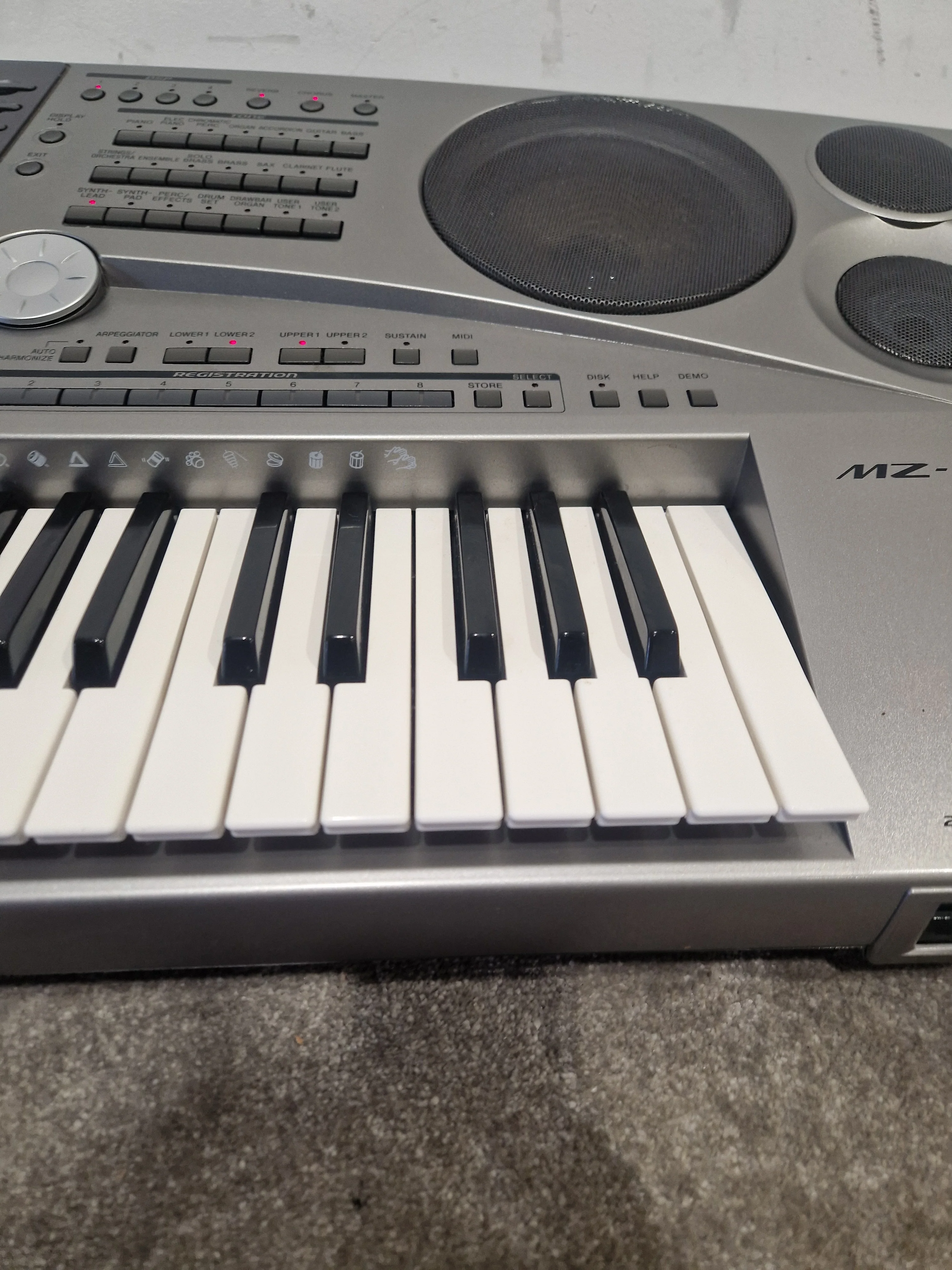 Casio MZ-2000 - Keyboard Workstation - Silver/Gray - Excellent w/ Power Supply & Manuals - Image 8