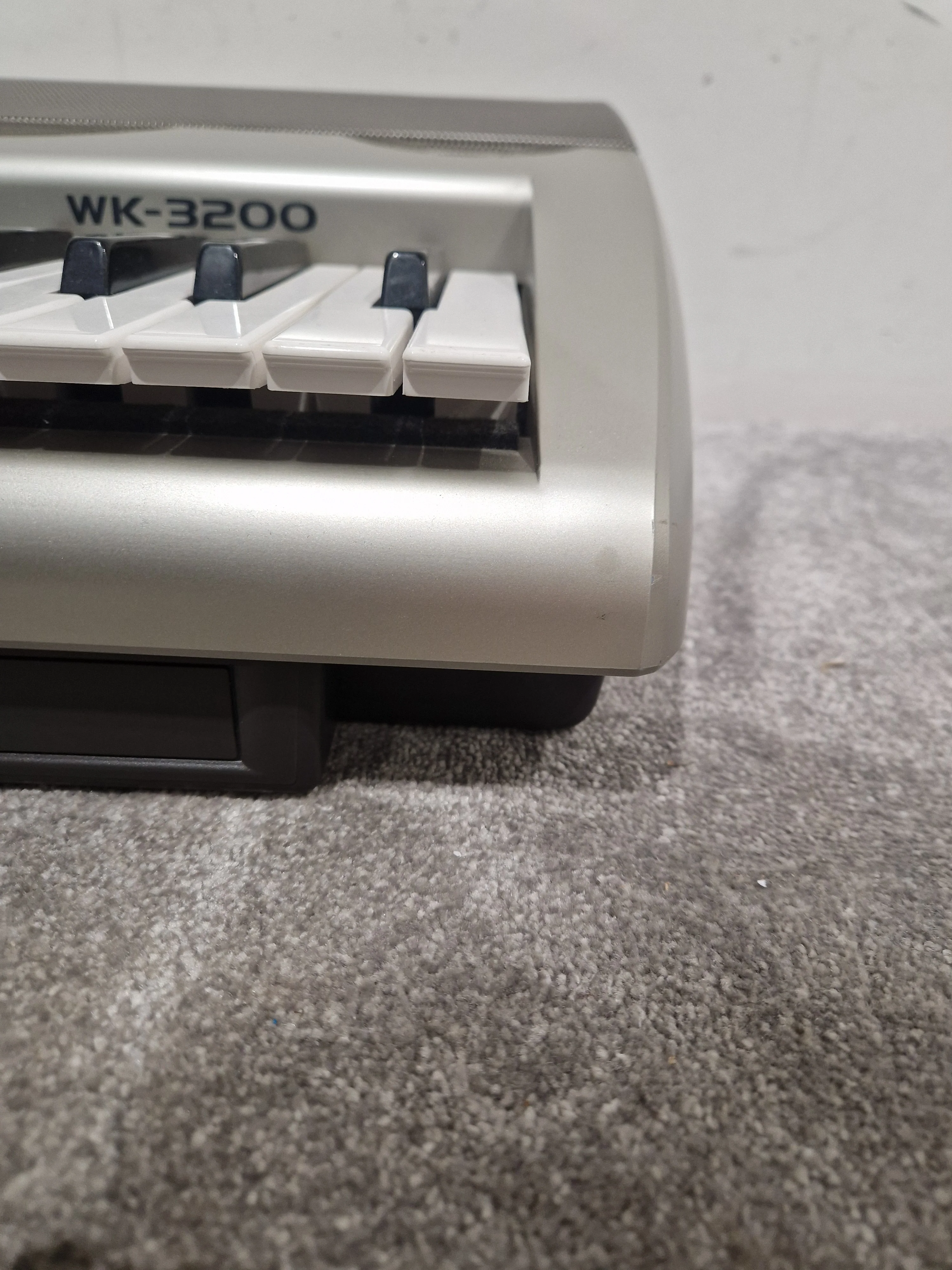 Casio WK-3200 - Digital Keyboard - White/Silver - Excellent w/ Power supply & 128mb SSD - Image 12