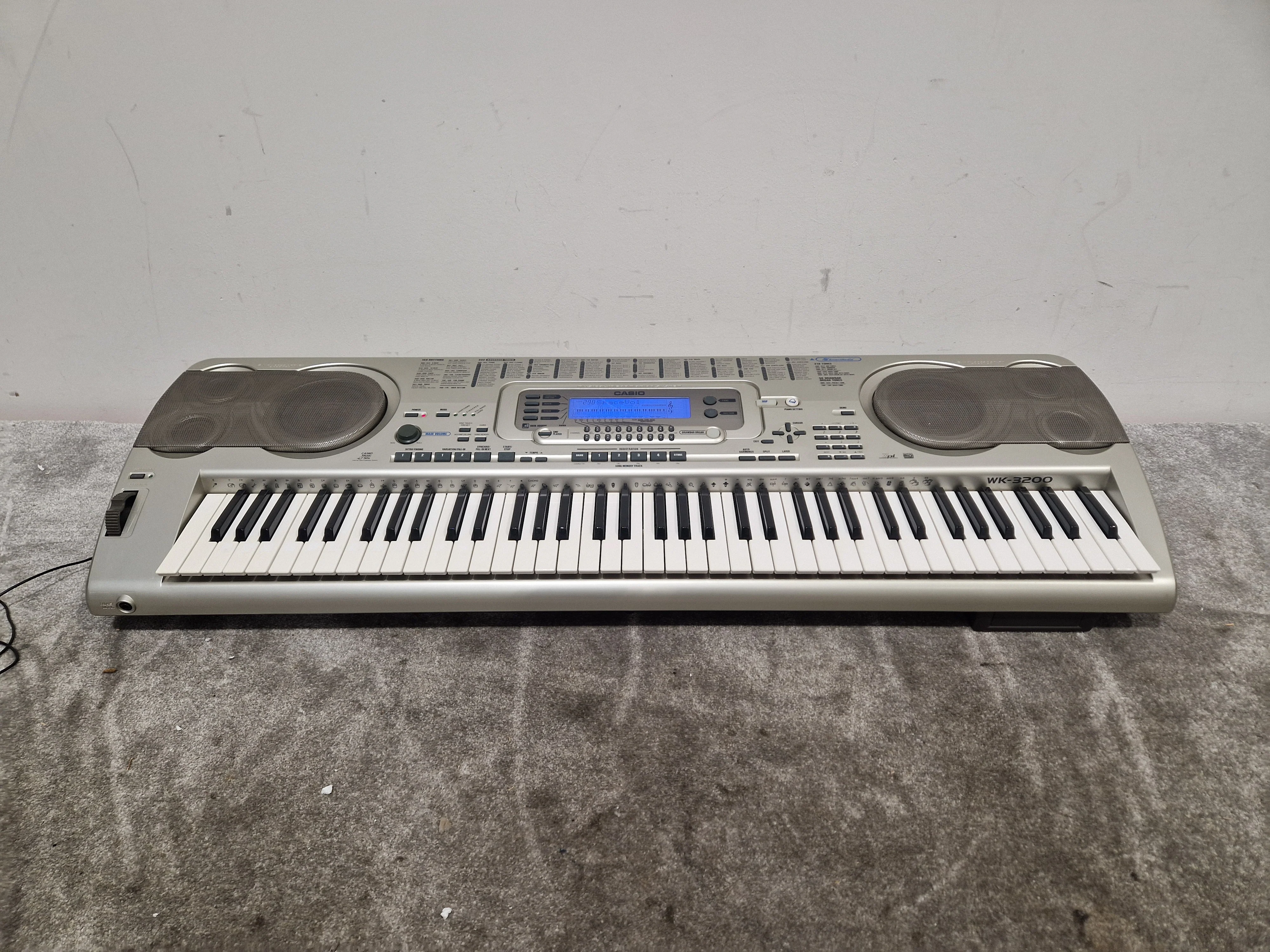 Casio WK-3200 - Digital Keyboard - White/Silver - Excellent w/ Power supply & 128mb SSD - Image 13