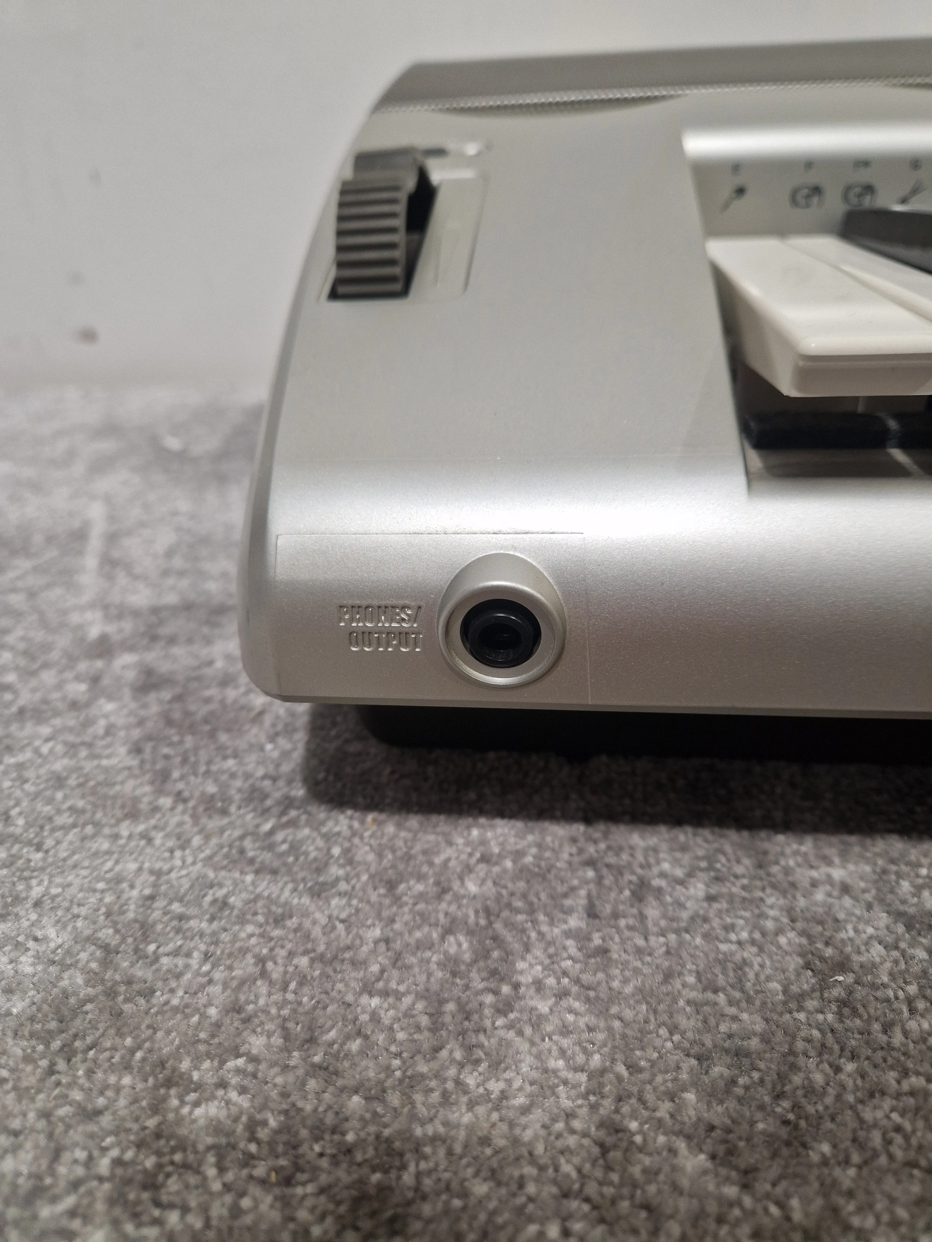 Casio WK-3200 - Digital Keyboard - White/Silver - Excellent w/ Power supply & 128mb SSD - Image 3