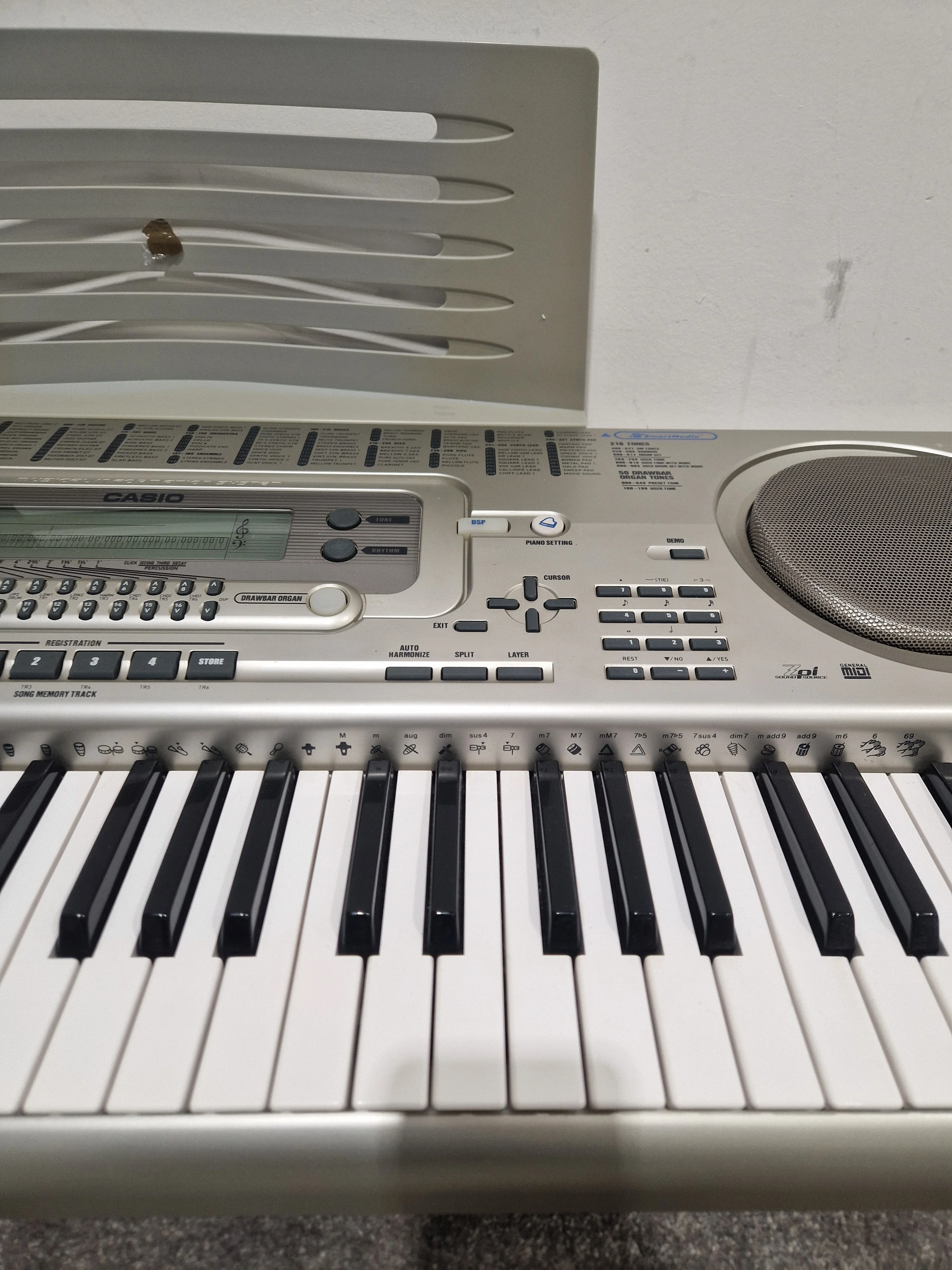 Casio WK-3200 - Digital Keyboard - White/Silver - Excellent w/ Power supply & 128mb SSD - Image 8