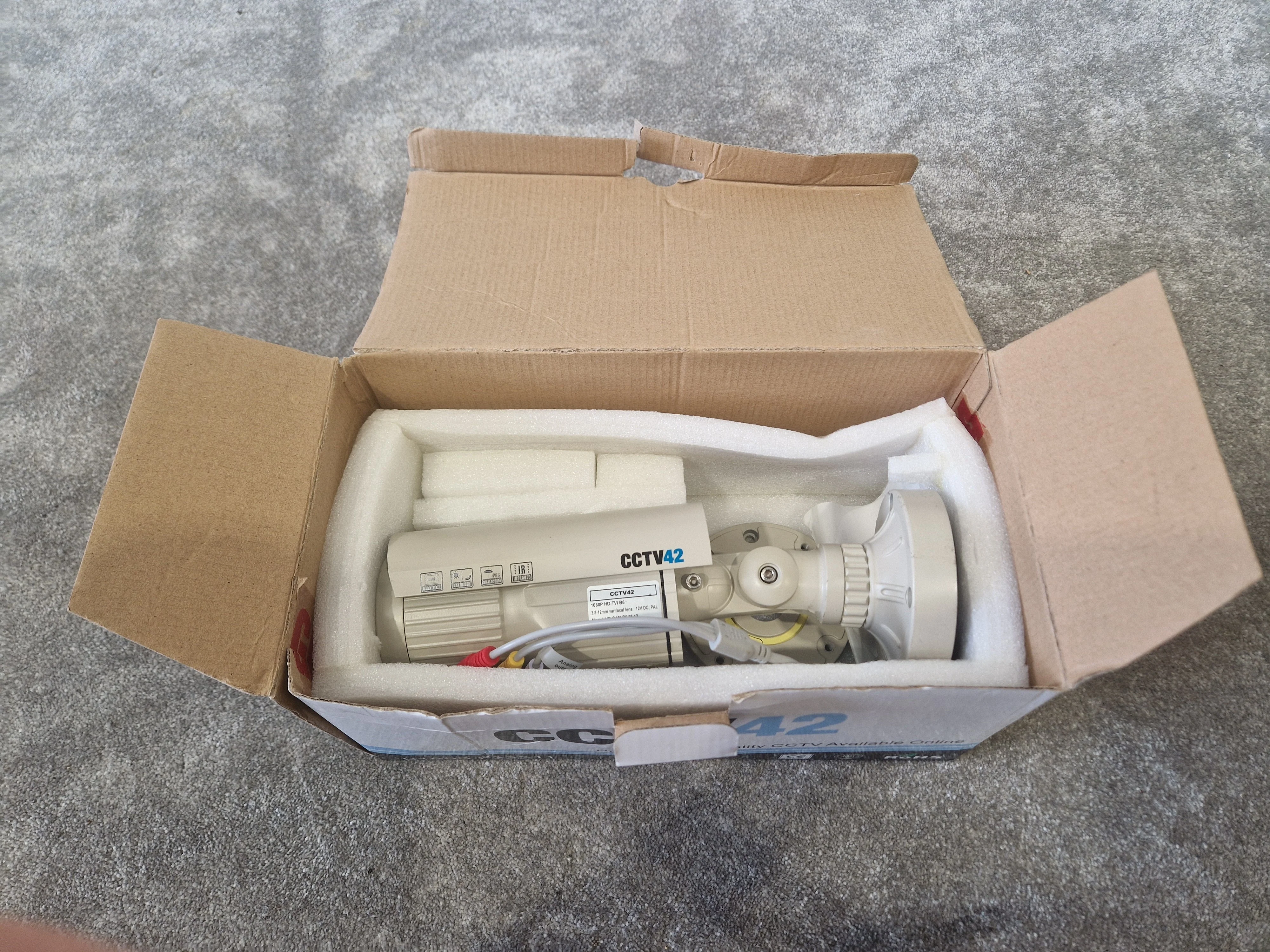 CCTV42 HD-CAM-B2.28-12 - High-Definition Camera, 2.8-12mm Lens - Excellent w/ Original Box - Image 2