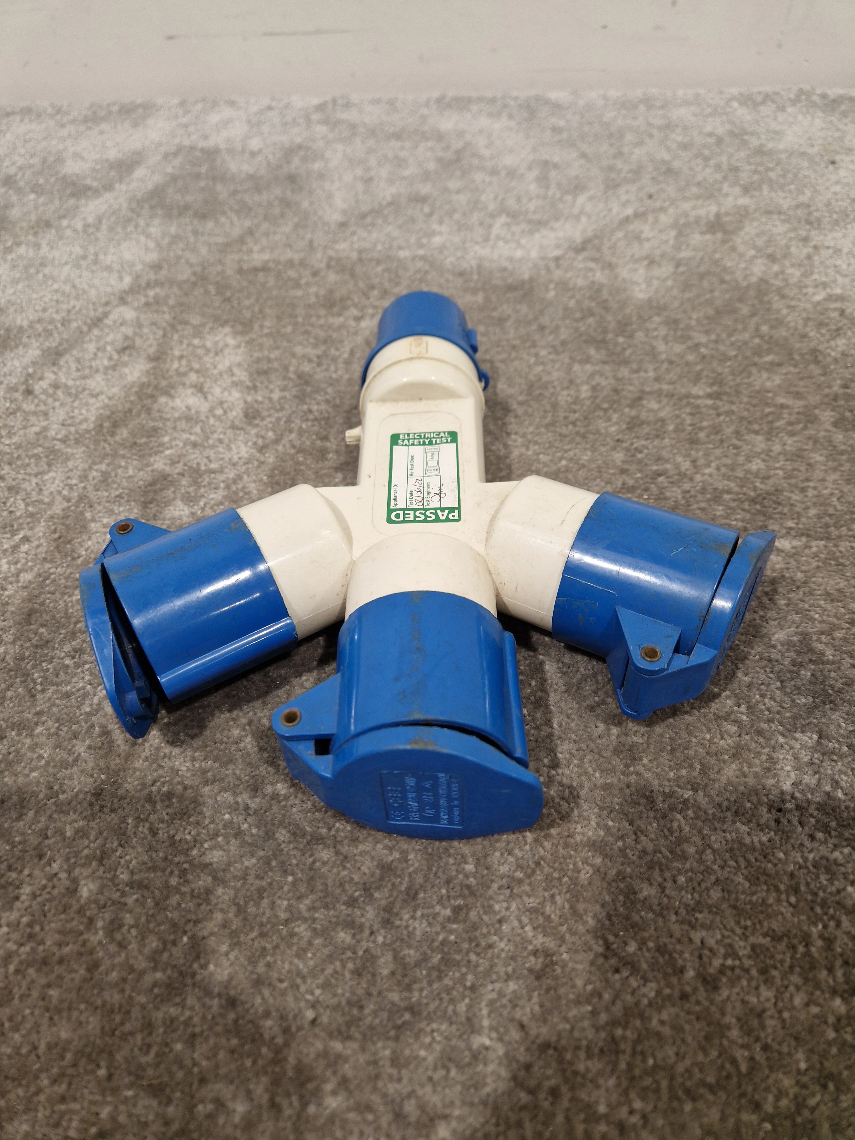 3-way IEC60309 Commando Splitter - Compact Power Solution - Good - Image 5
