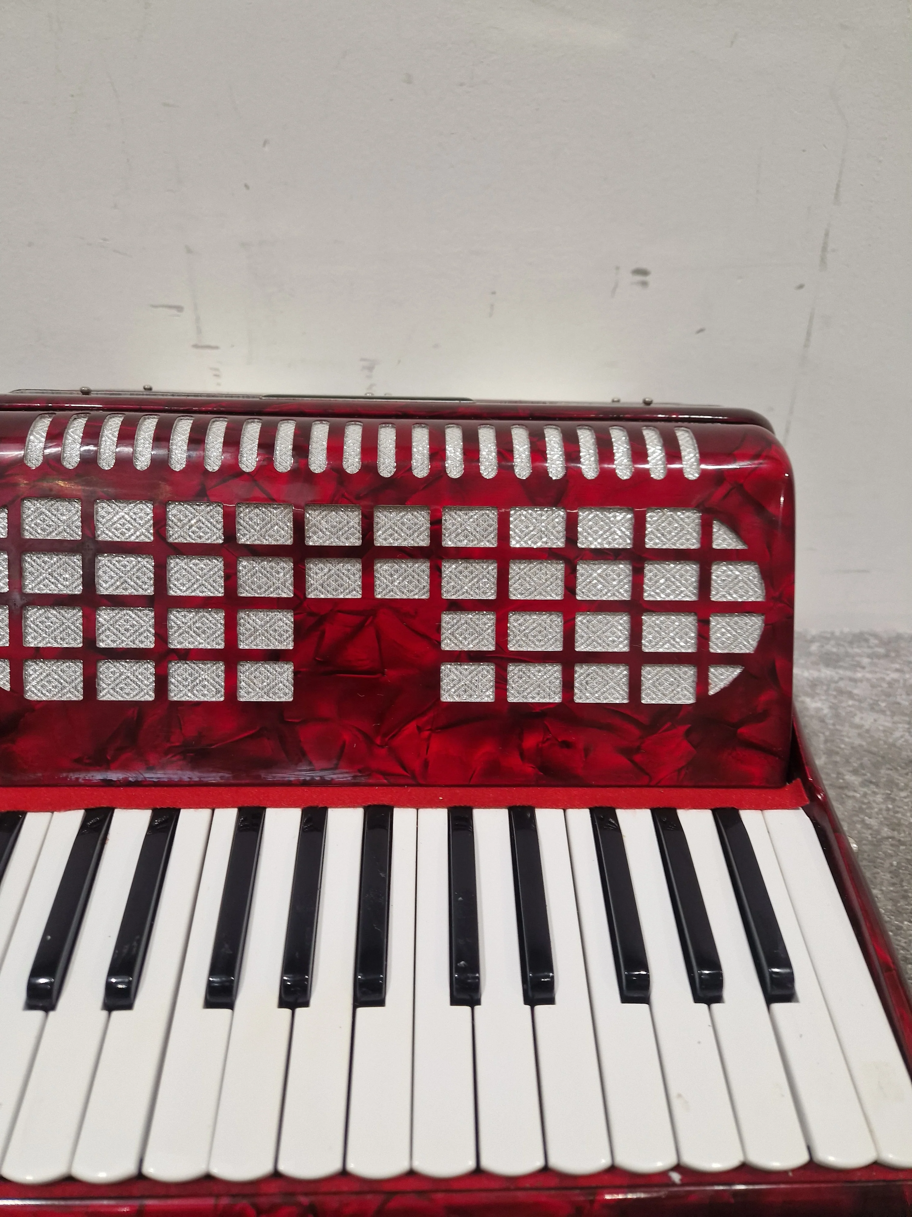 CHANSON 26 KEY-48 BASS - Compact Accordion - Good w/ Hard Case - Image 16