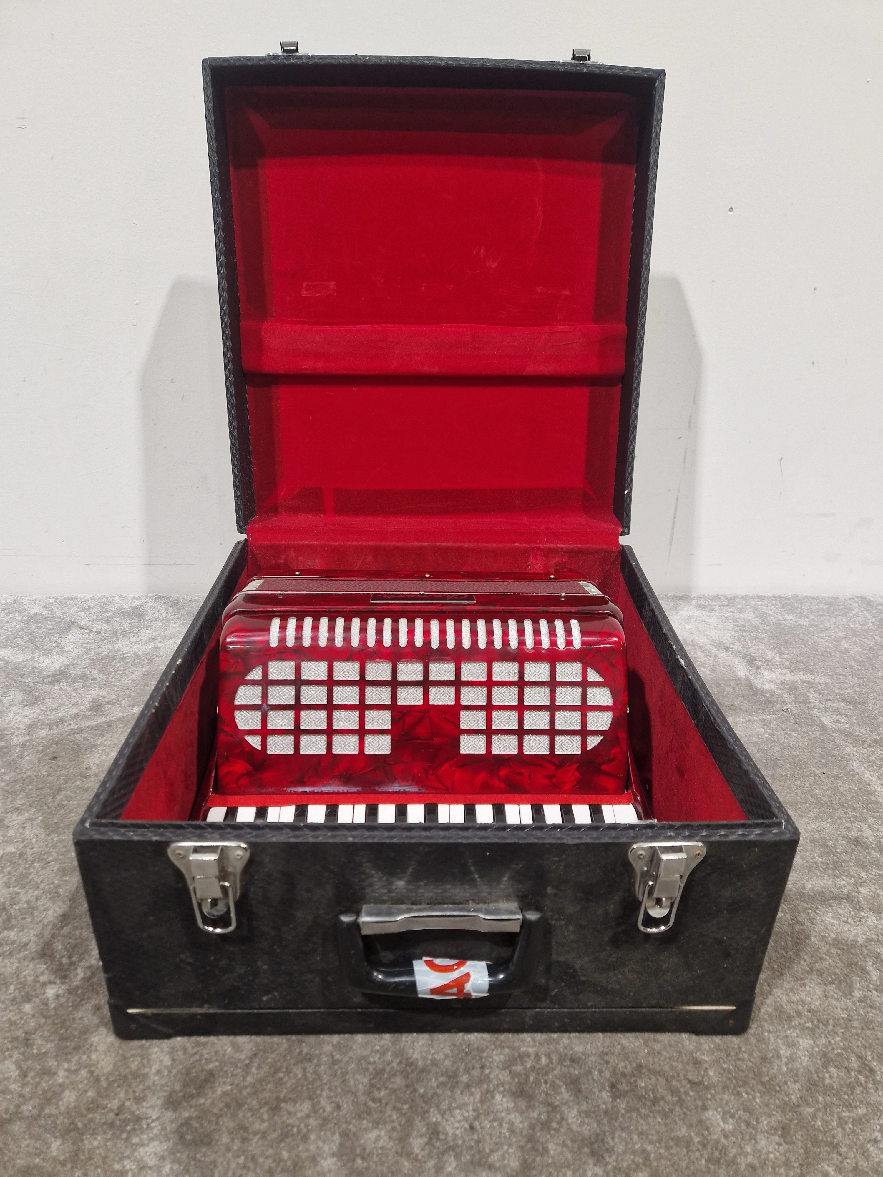 CHANSON 26 KEY-48 BASS - Compact Accordion - Good w/ Hard Case - Image 3