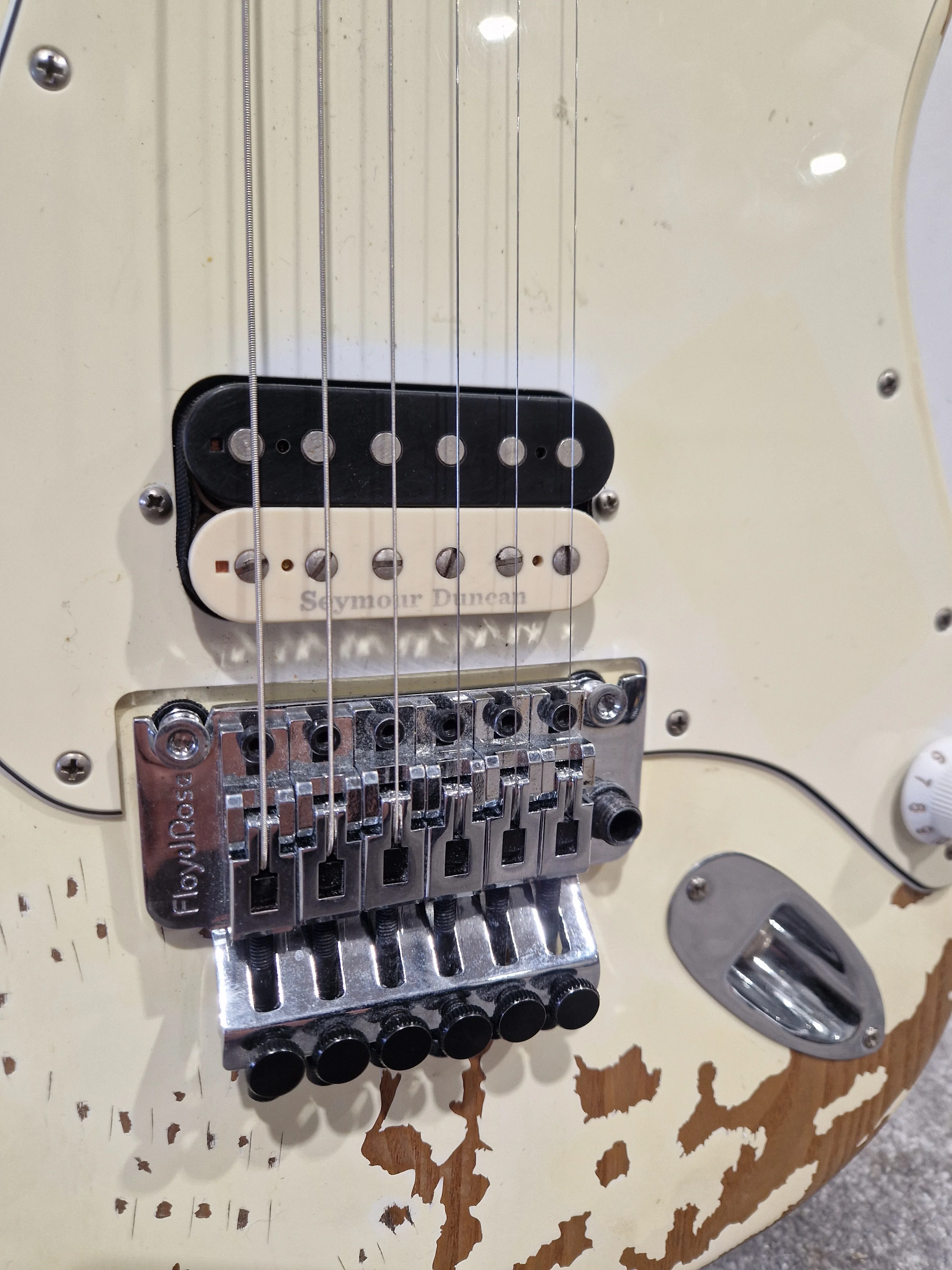Charvel Henrik Danhage - Electric Guitar - White Relic - Excellent w/ Soft Case & spare whammy - Image 7