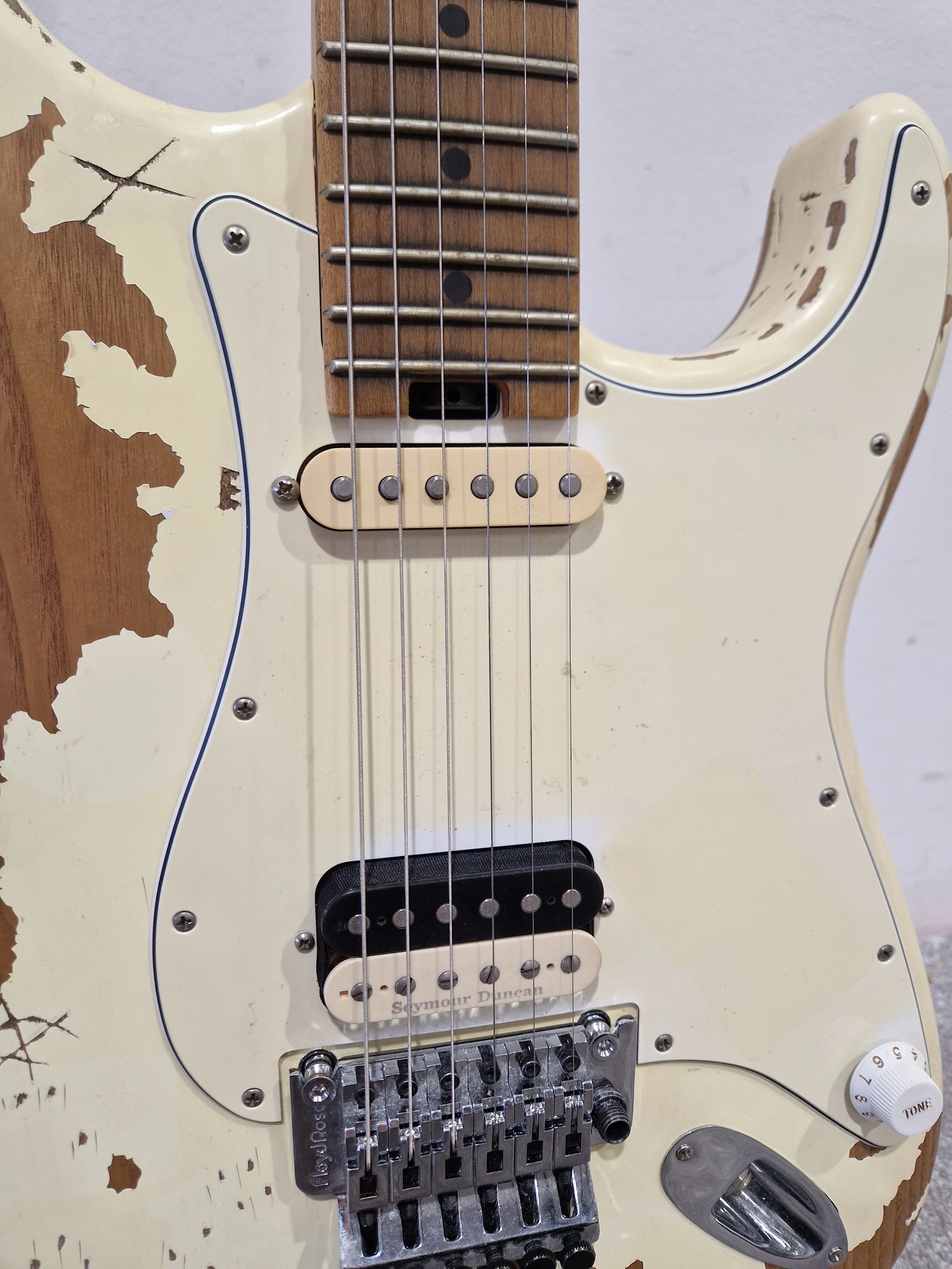 Charvel Henrik Danhage - Electric Guitar - White Relic - Excellent w/ Soft Case & spare whammy - Image 8