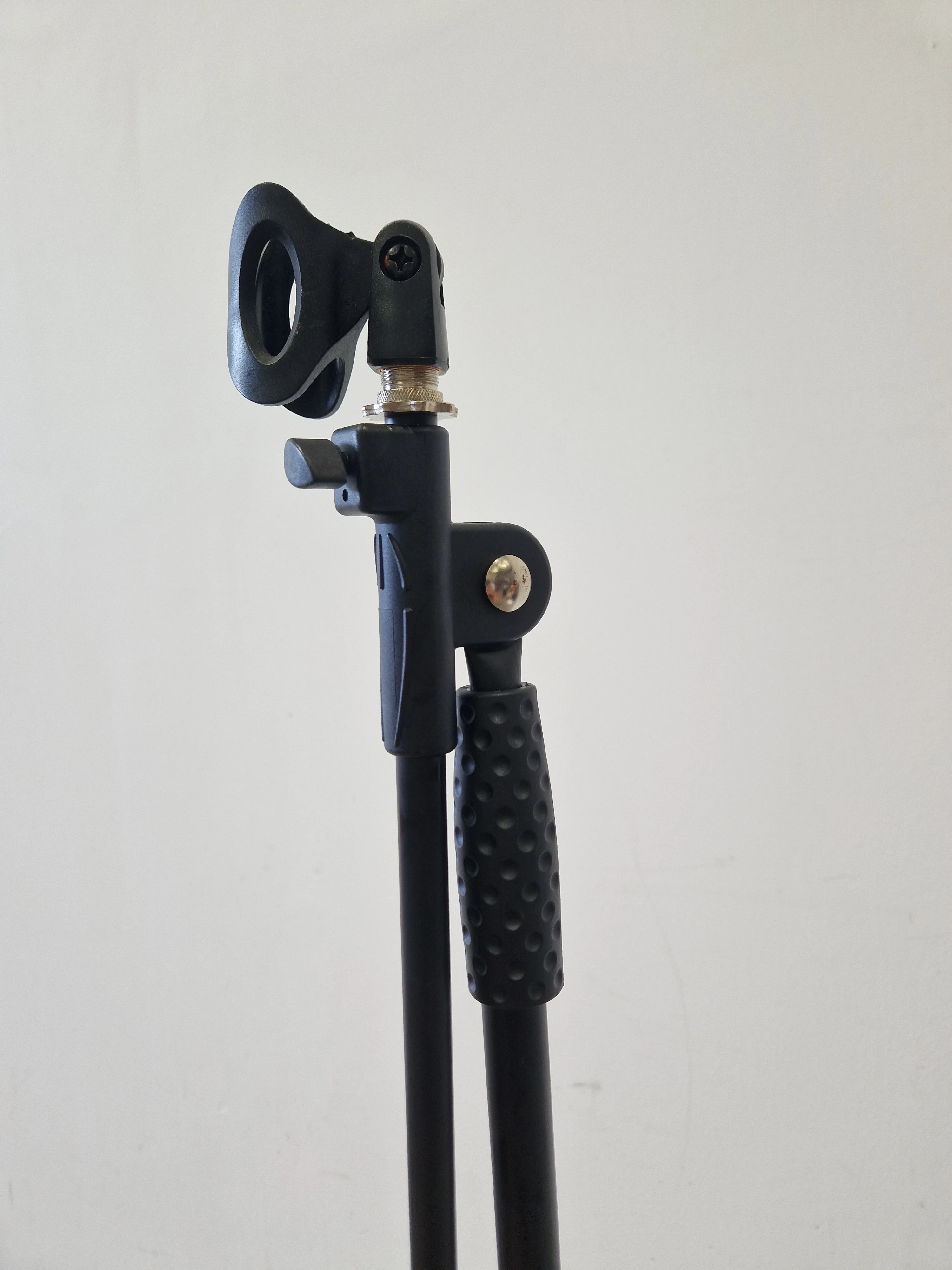 Chord Microphone Tripod Stand – Lightweight Frame – Very Good – w/ Pulse gig bag - Image 5