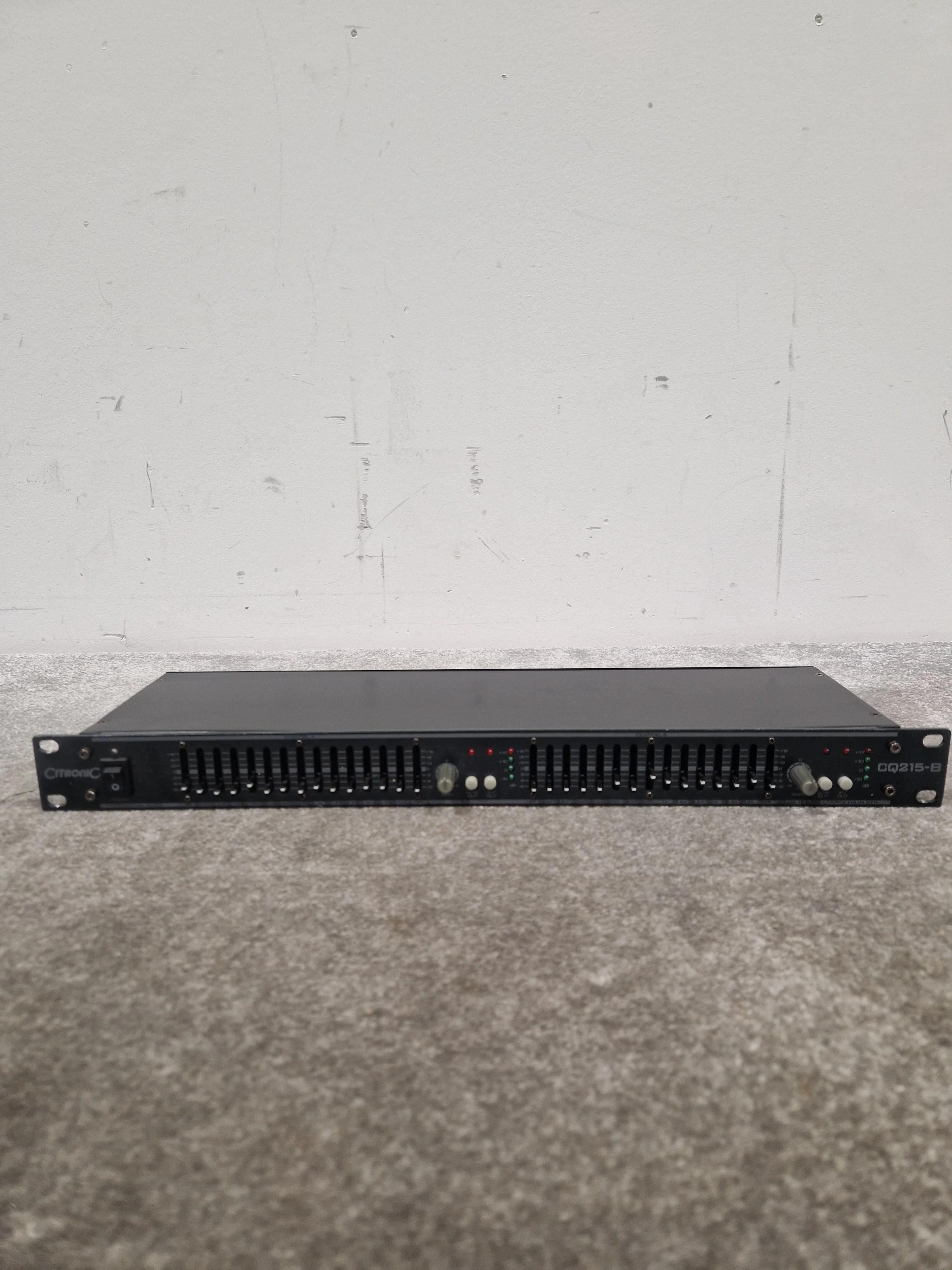 Citronic Equalizer CQ215 B - Dual 15-Band EQ - Very Good w/ Power Supply - Image 2
