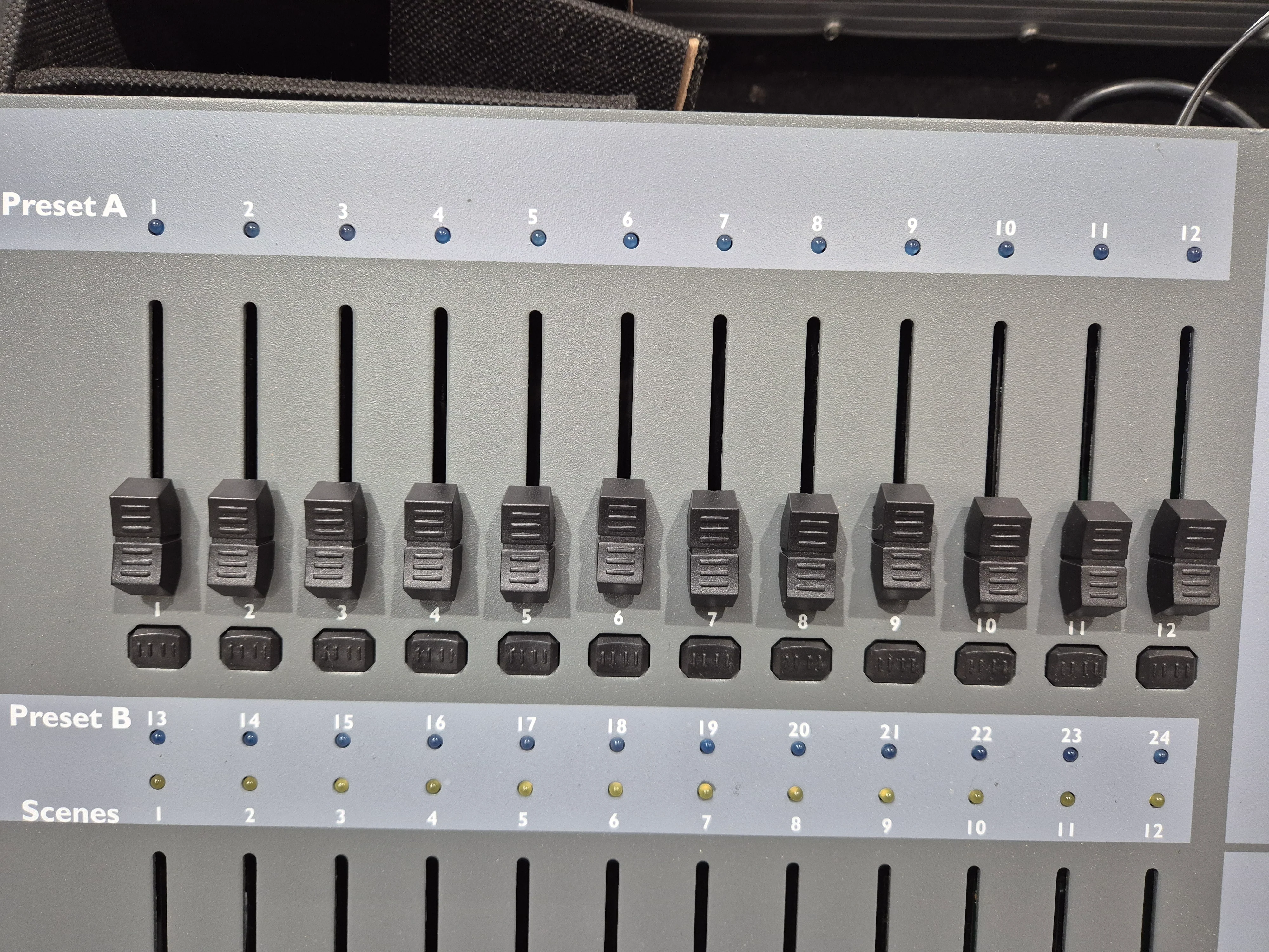 Cobra Colour Control 24 - 24-channel DMX Light Controller w/ Flight Case - Image 4