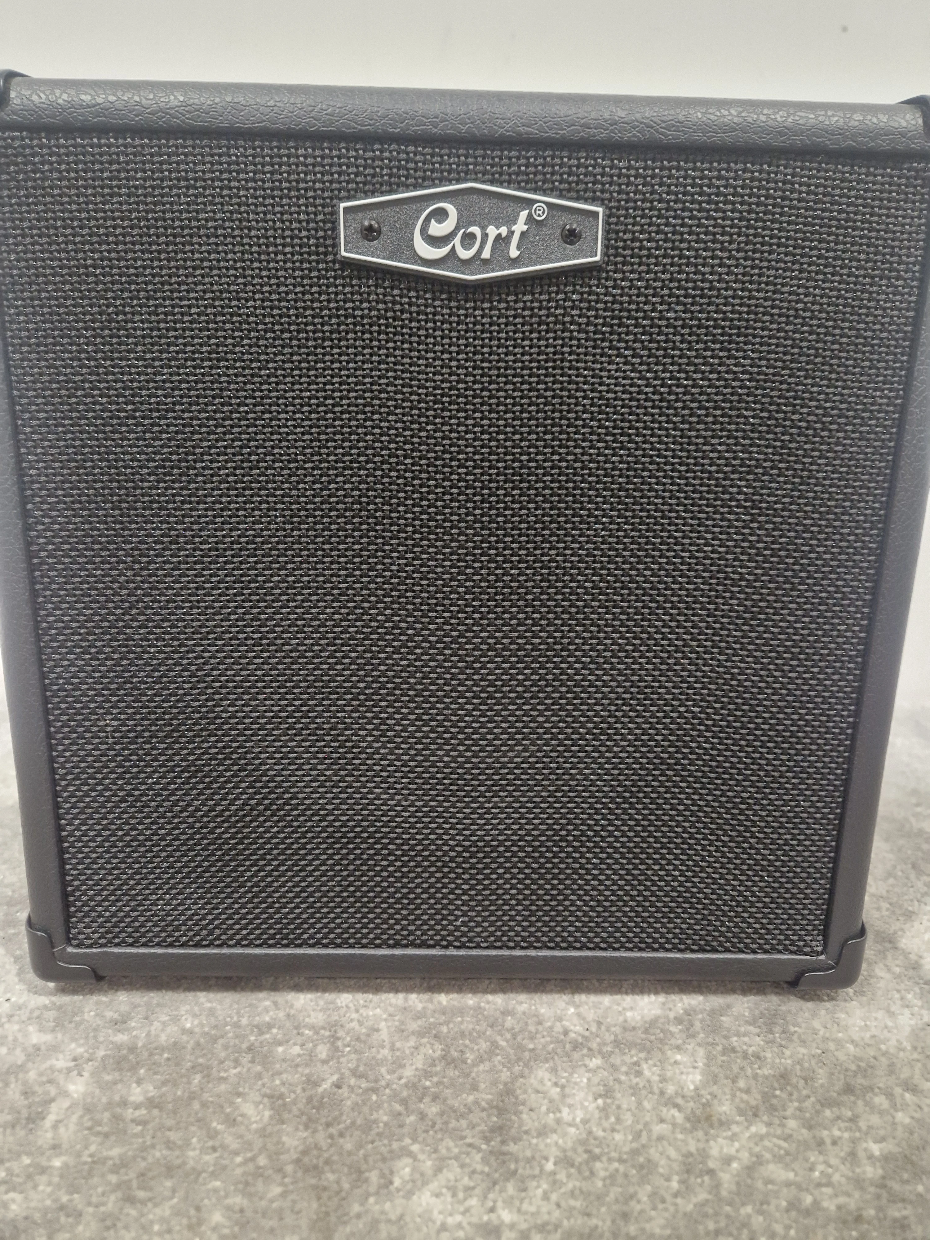 Cort CM20B - 20W Bass Combo Amp - Excellent w/ Power Supply - Image 11