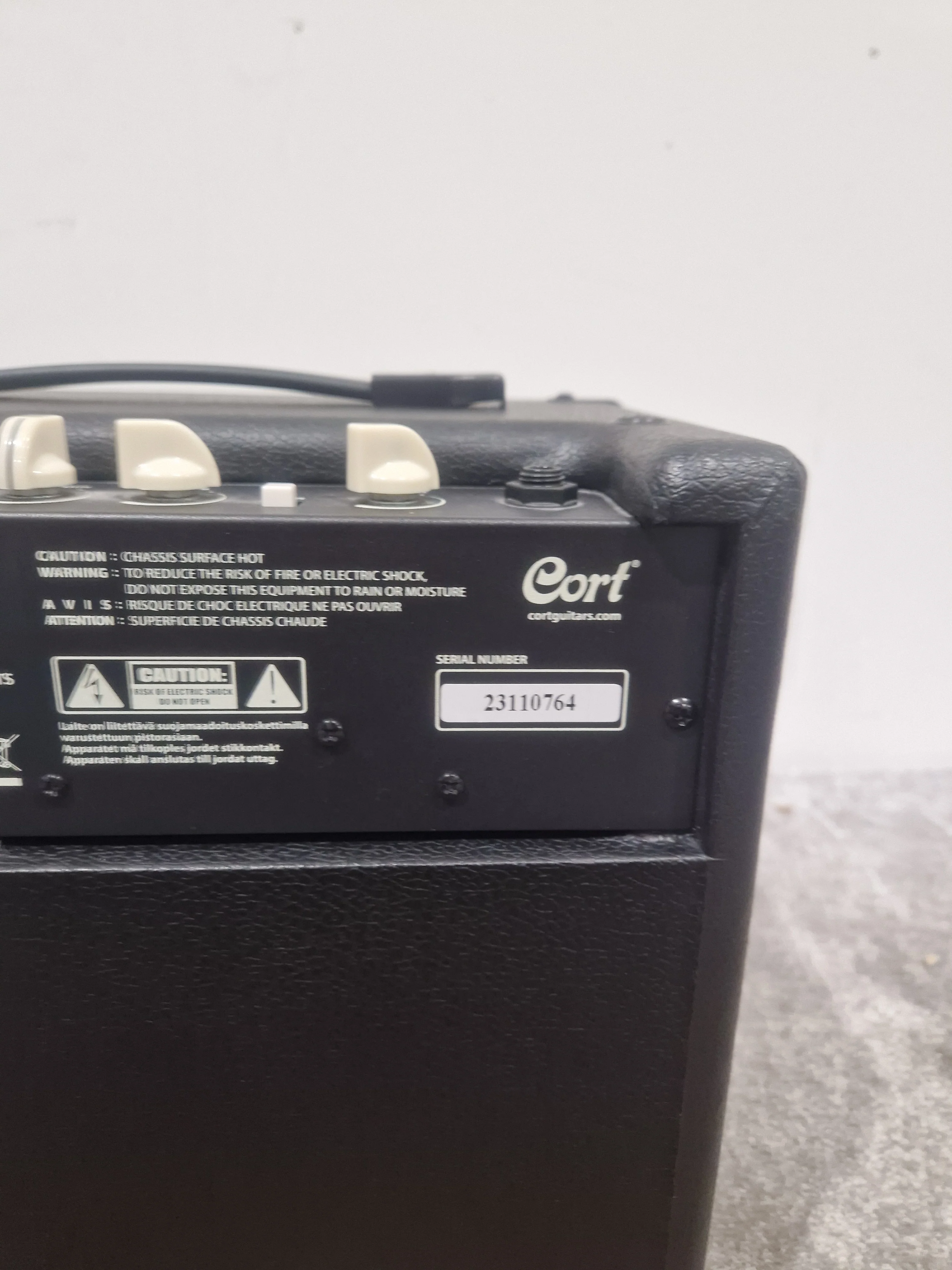 Cort CM20B - 20W Bass Combo Amp - Excellent w/ Power Supply - Image 3