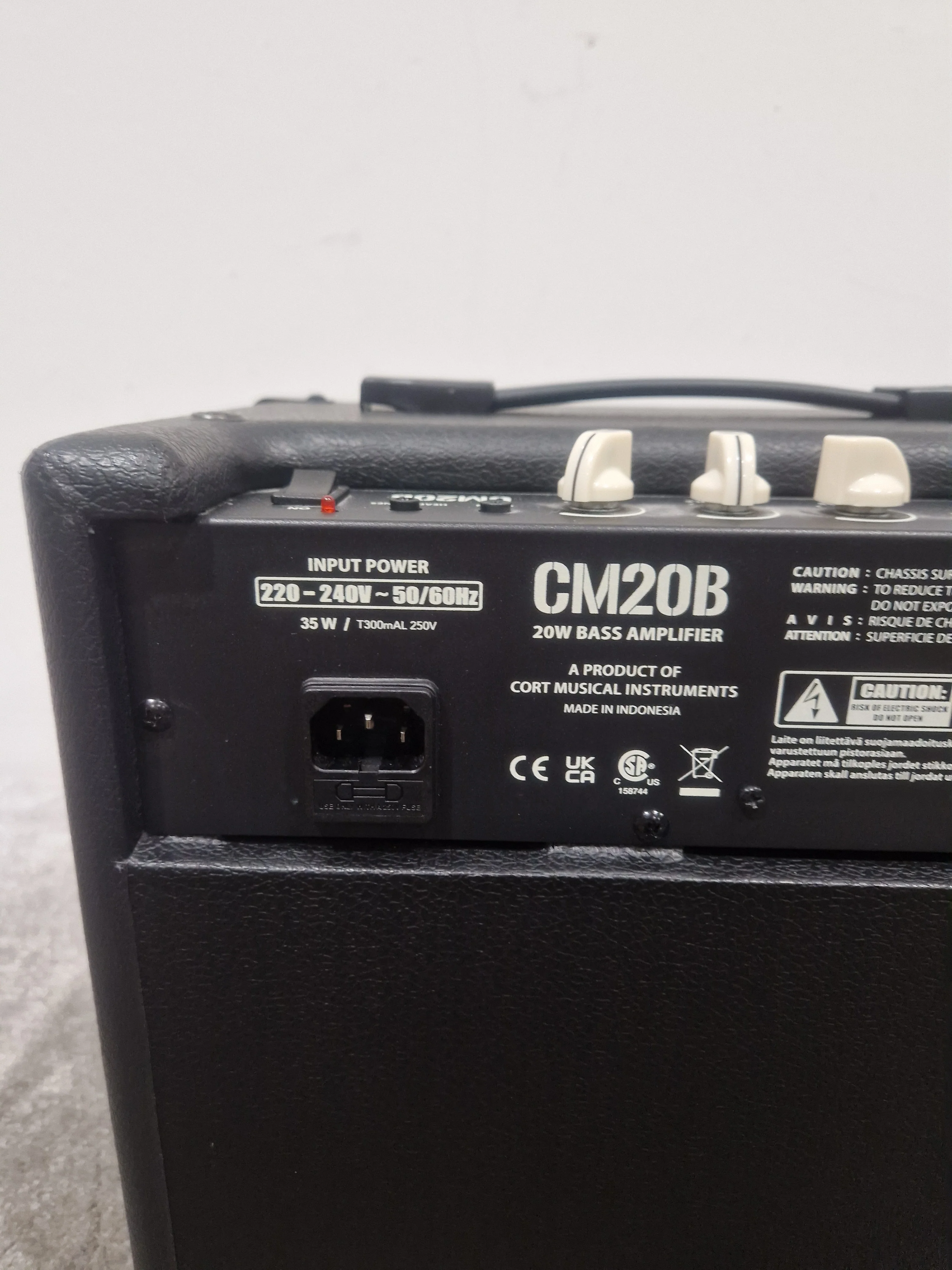 Cort CM20B - 20W Bass Combo Amp - Excellent w/ Power Supply - Image 6