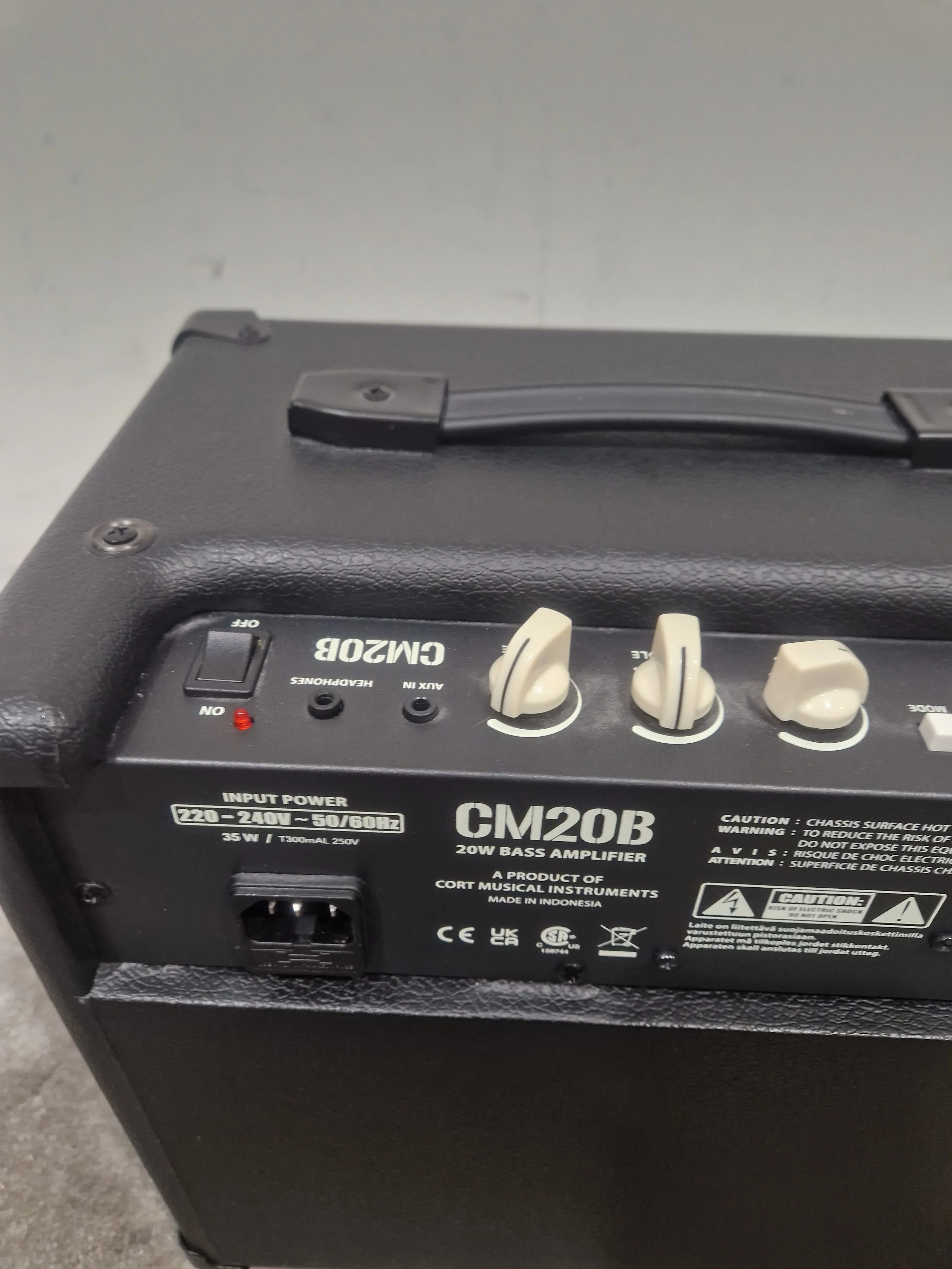 Cort CM20B - 20W Bass Combo Amp - Excellent w/ Power Supply - Image 8