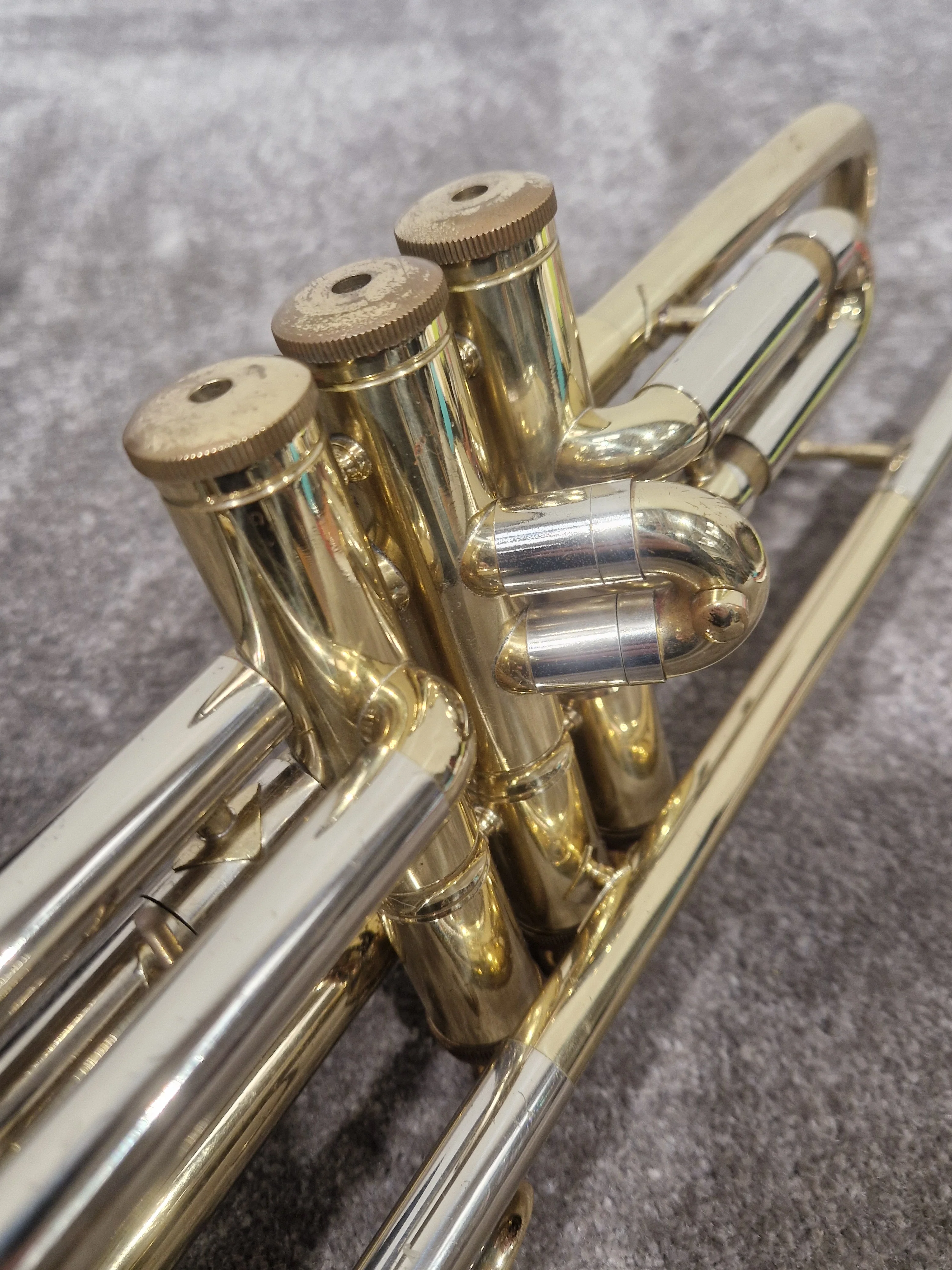 Corton Amati 776467 – Classic Brass Trumpet – Good w/ Chord Soft Case & Trumpet Study Books - Image 18