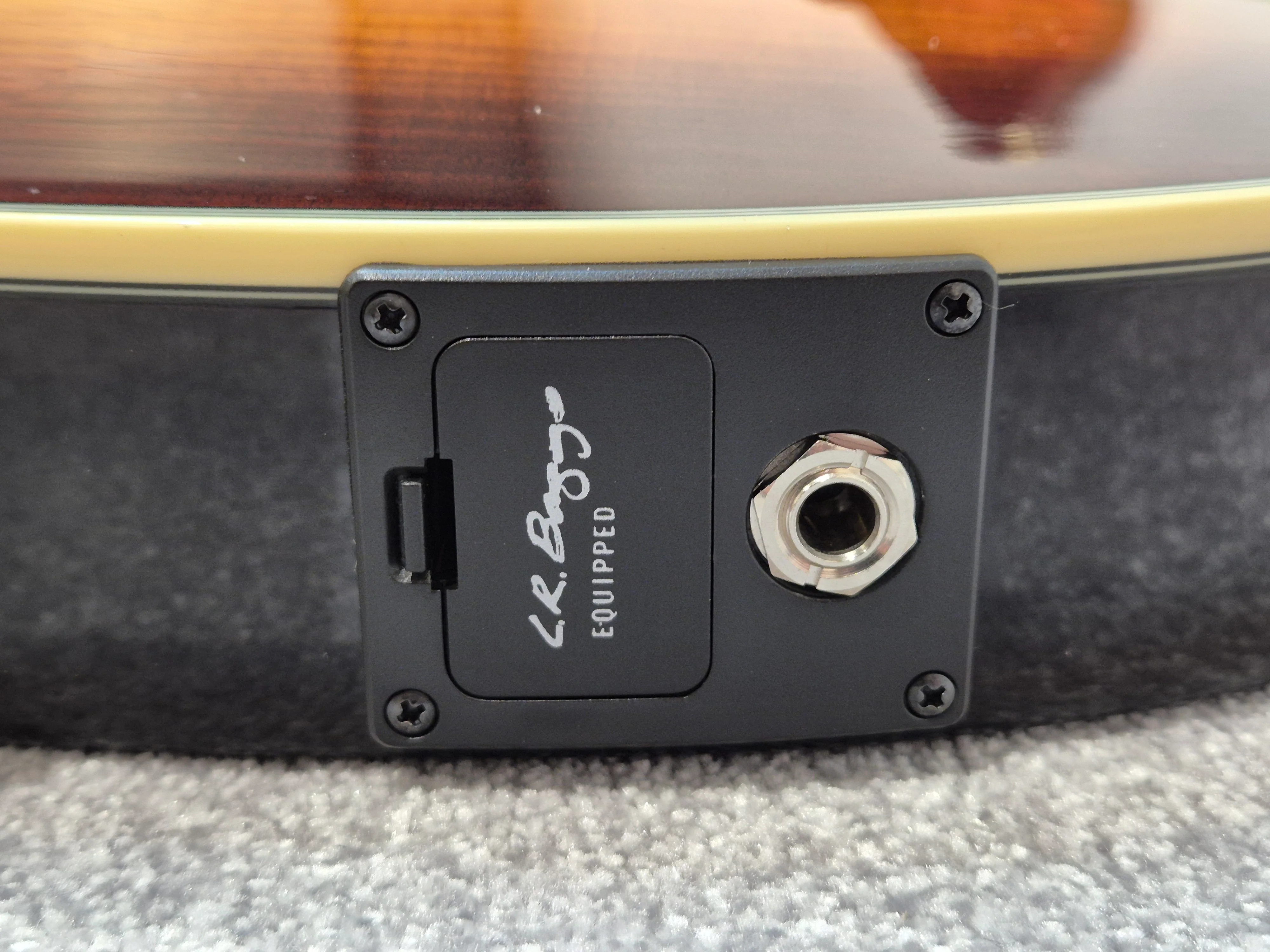 Crafter SA-TMVS Guitar - Hybrid Acoustic-Electric Guitar - Original Hard Case - Image 7
