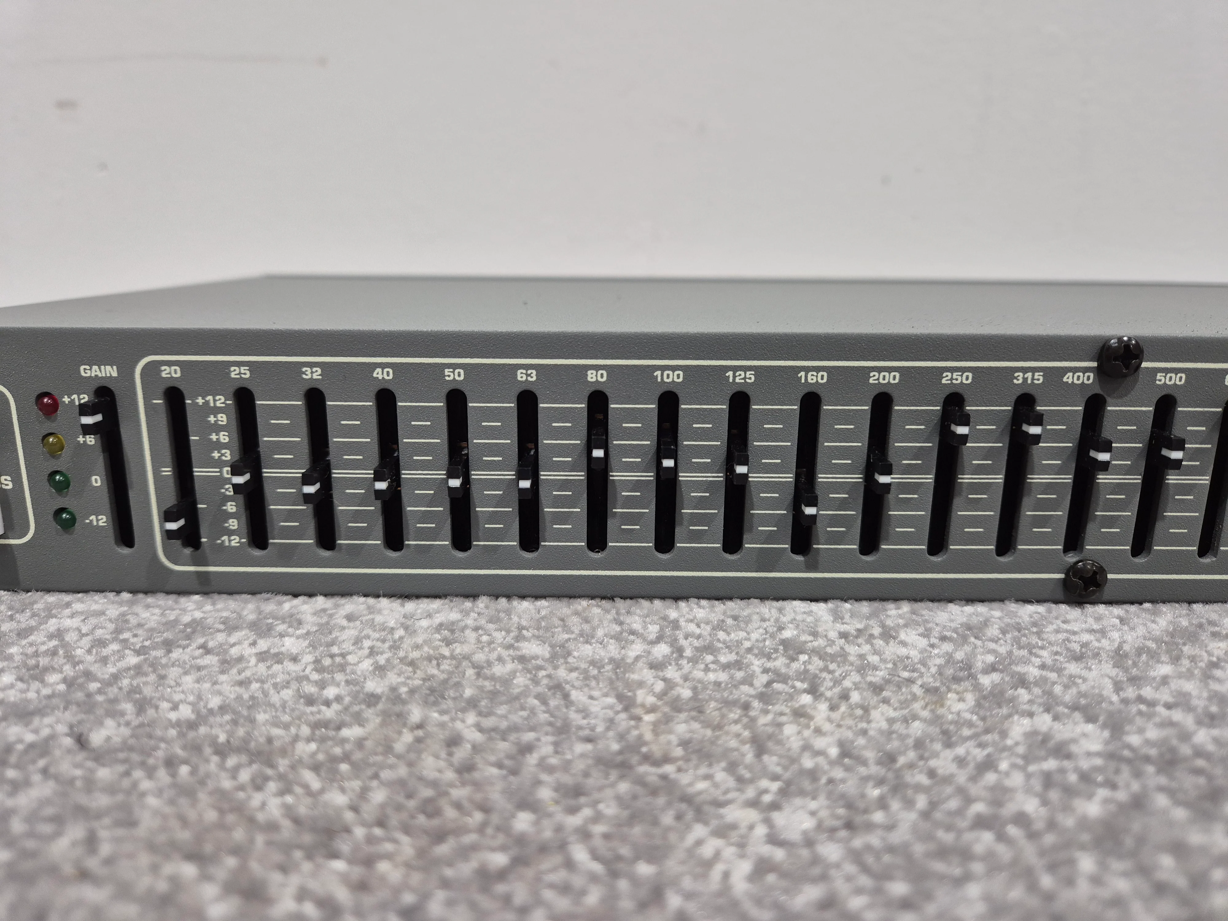 Crest CPQ1131 - 31-Band Graphics Equalizer - Image 3