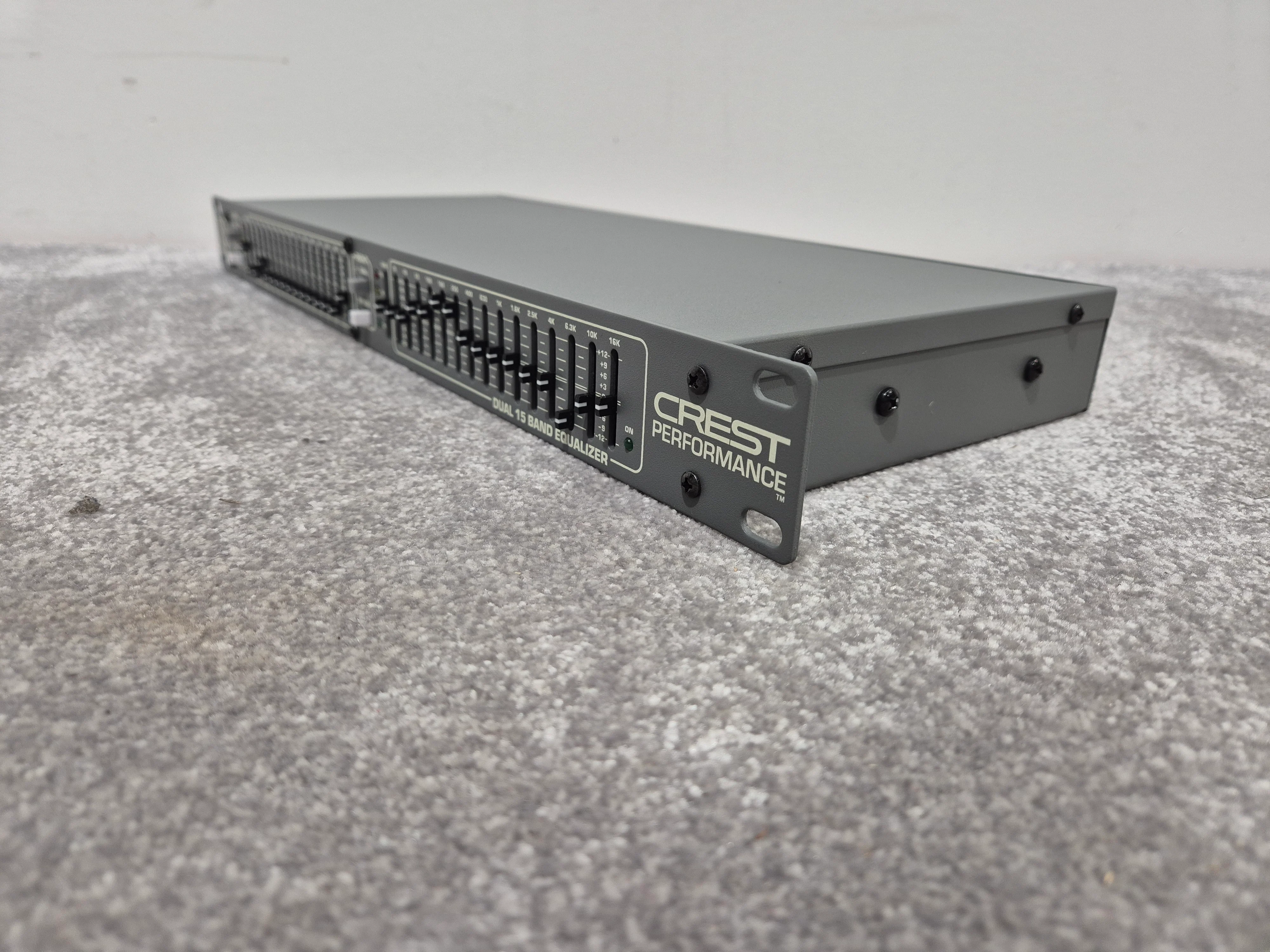 Crest CPQ1215 - 2-Channel, 15 band Graphic Equalizer - Image 10