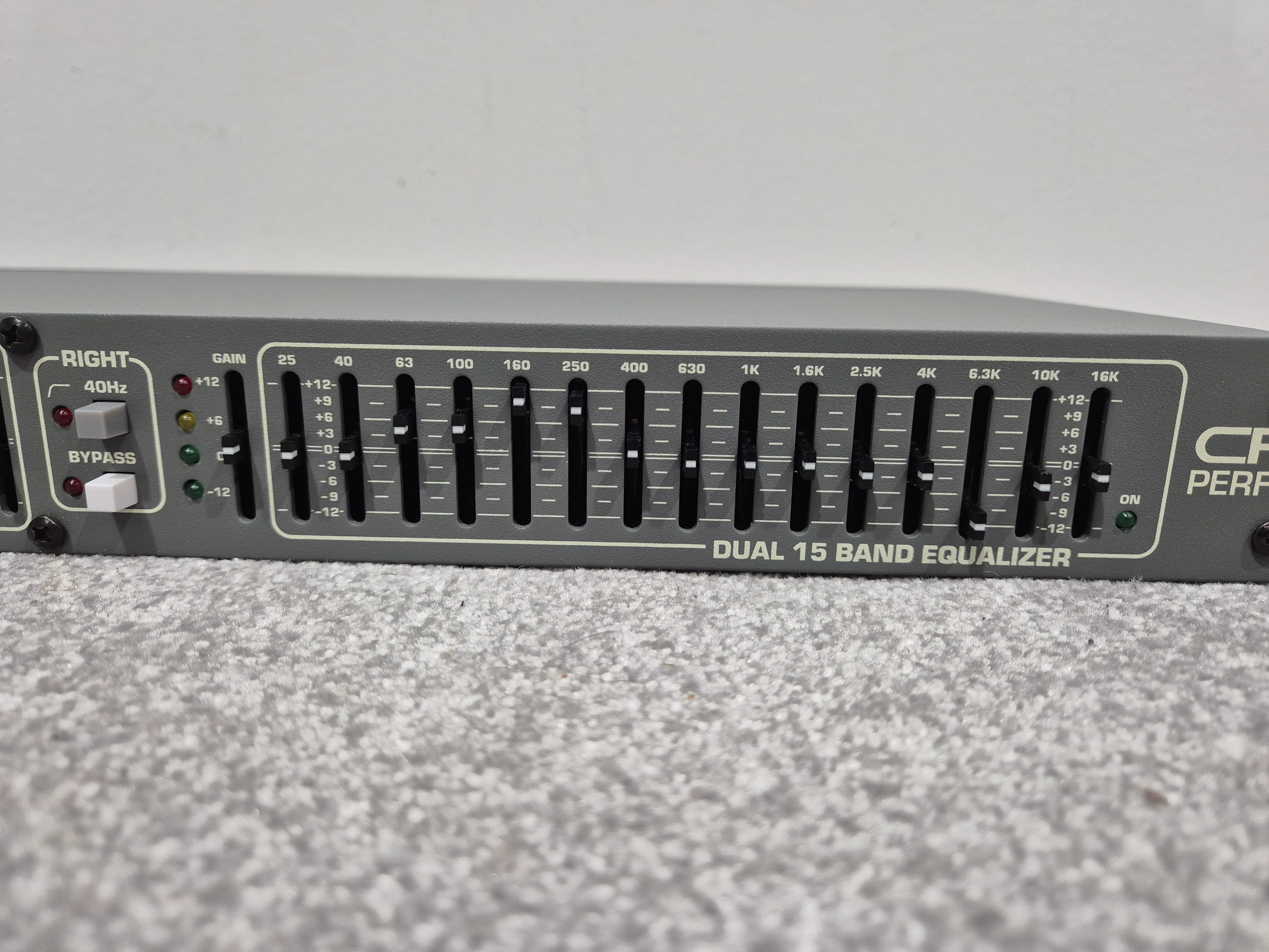 Crest CPQ1215 - 2-Channel, 15 band Graphic Equalizer - Image 3