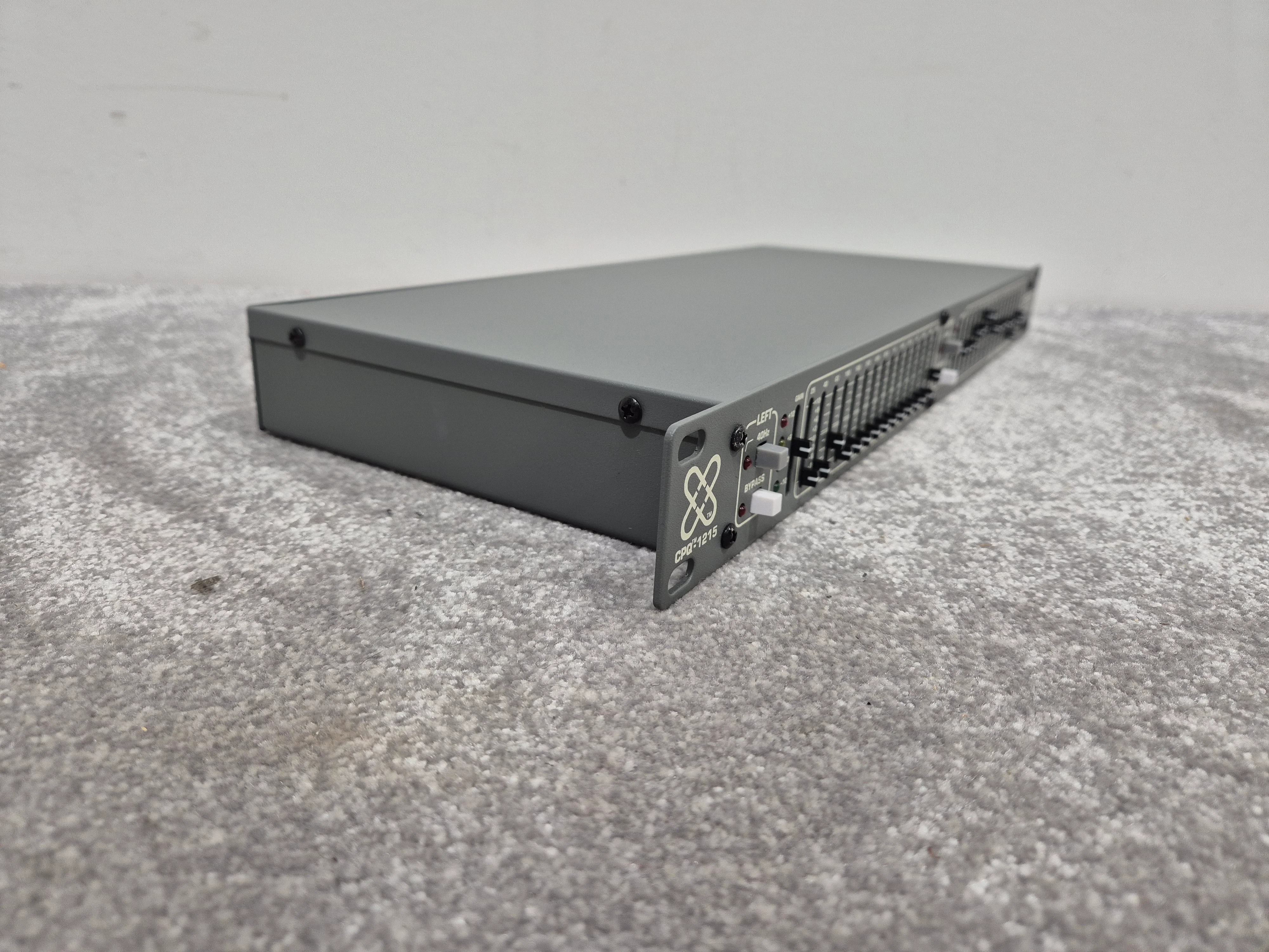 Crest CPQ1215 - 2-Channel, 15 band Graphic Equalizer - Image 4