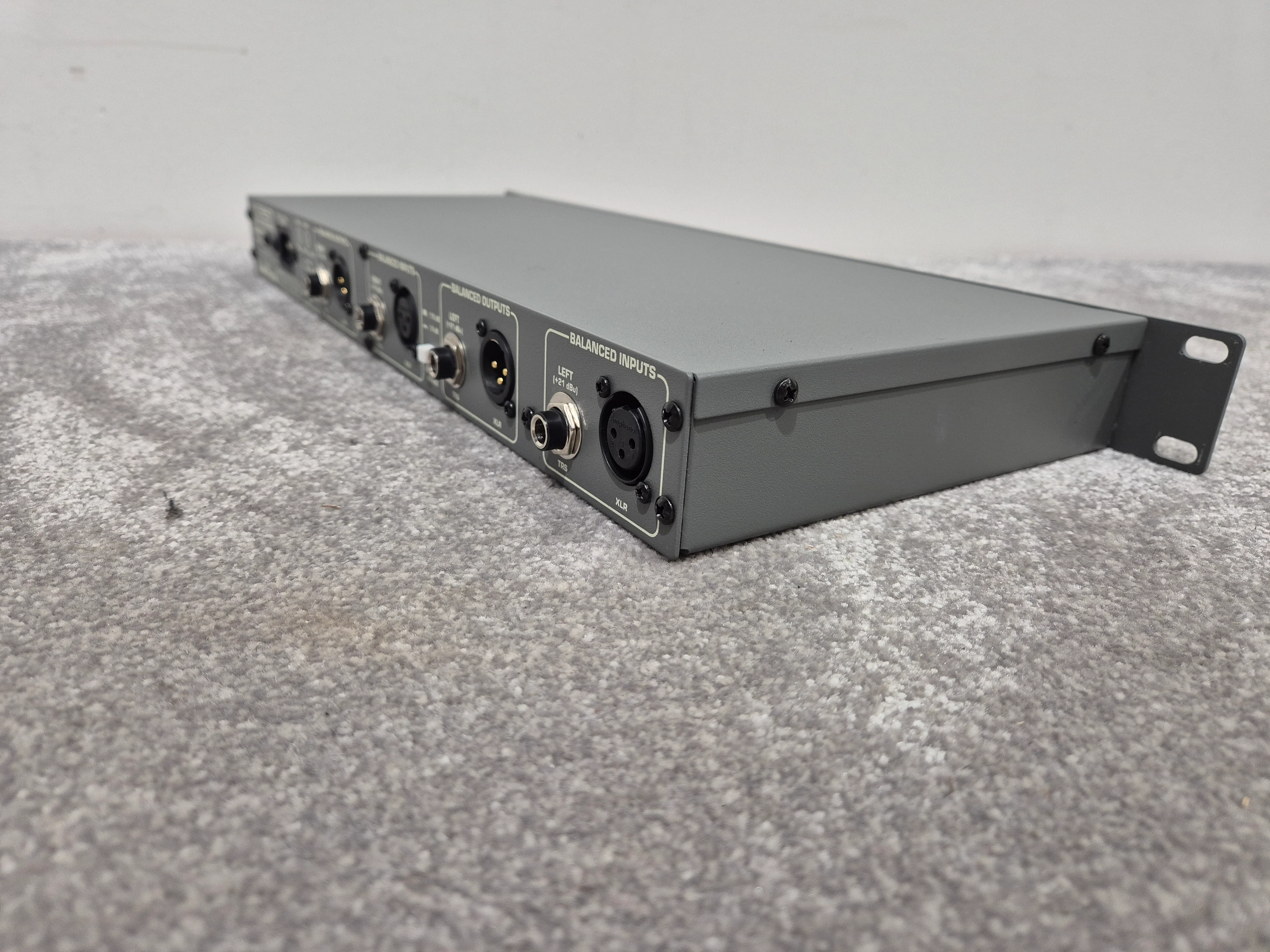 Crest CPQ1215 - 2-Channel, 15 band Graphic Equalizer - Image 5