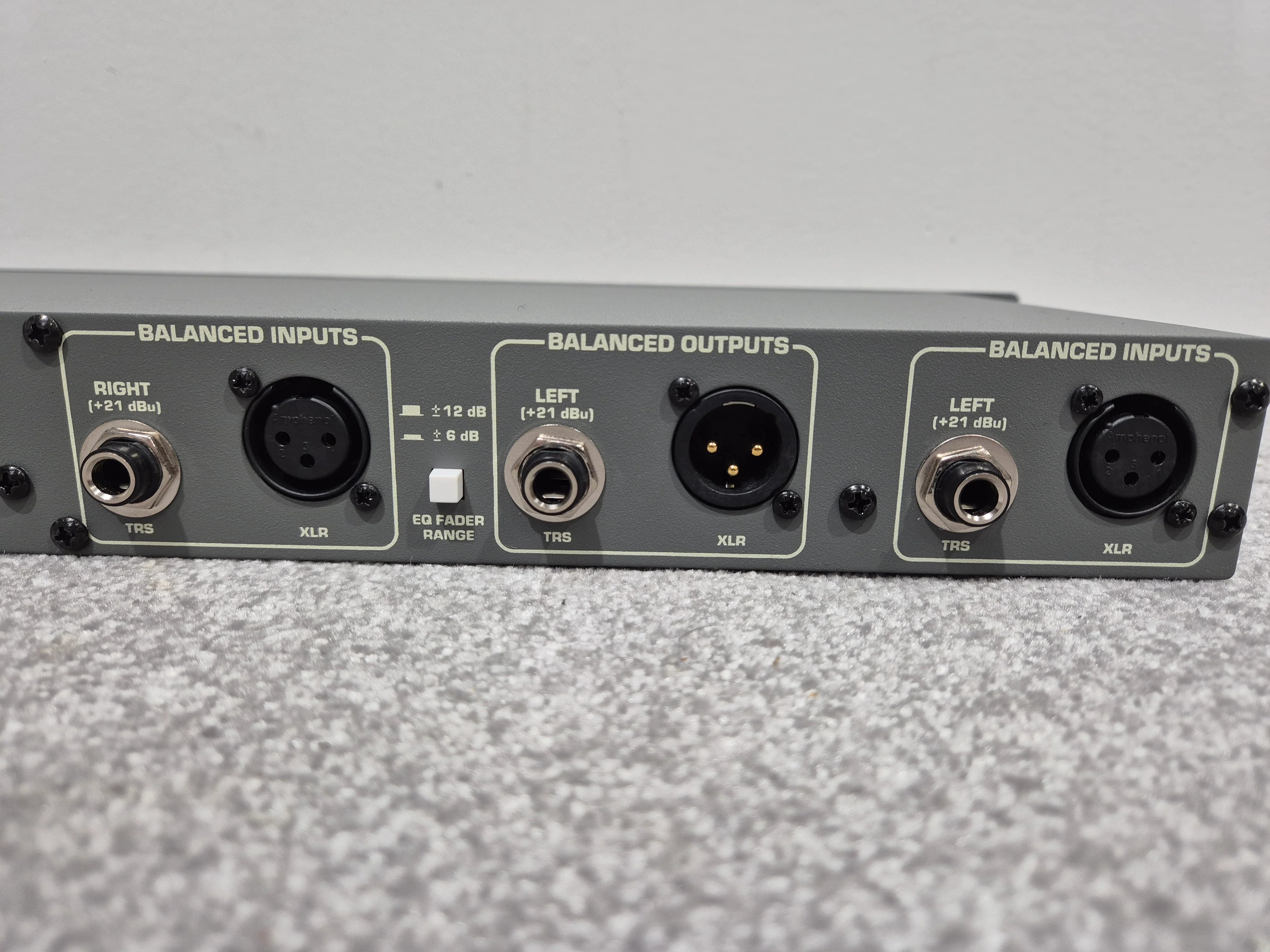 Crest CPQ1215 - 2-Channel, 15 band Graphic Equalizer - Image 8