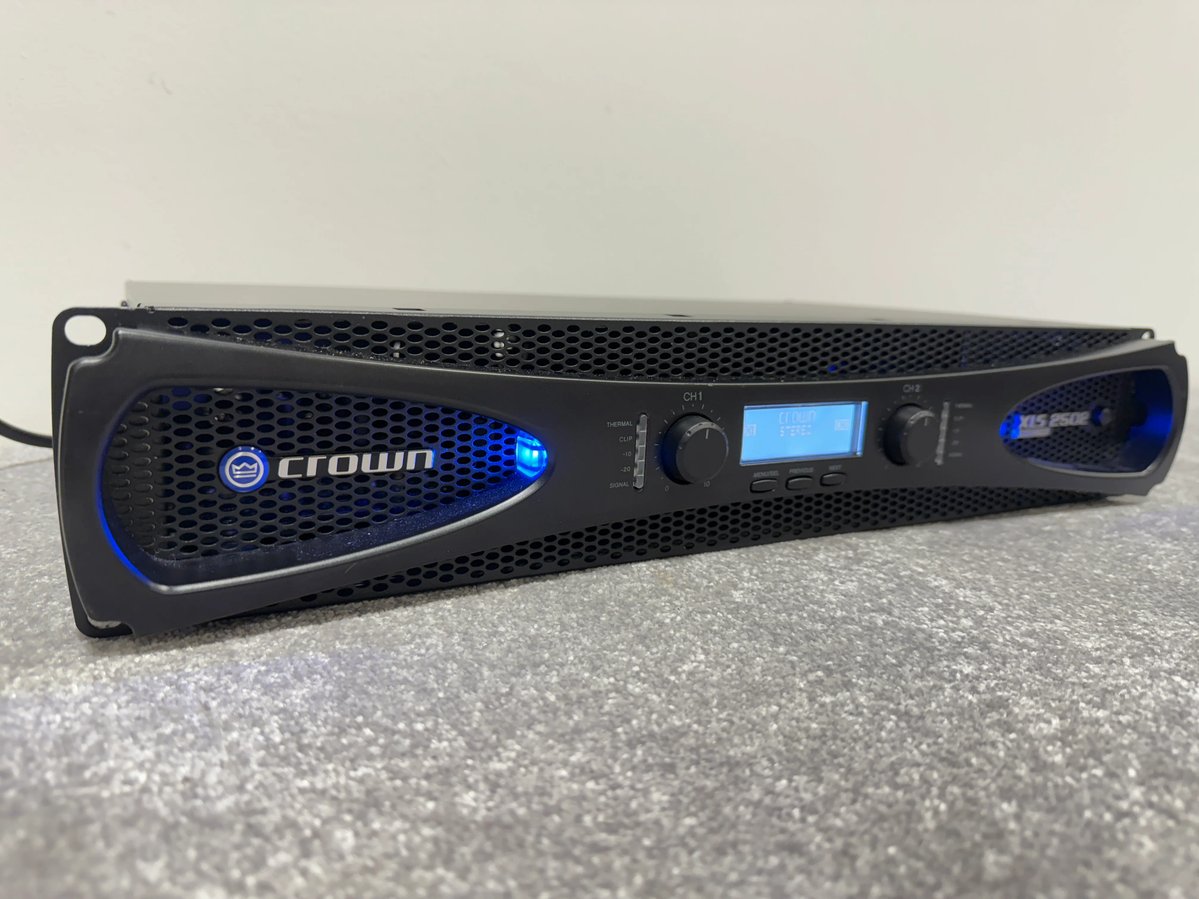 Crown XLS 2502 Drivecore - Professional Power Amplifier - Image 2