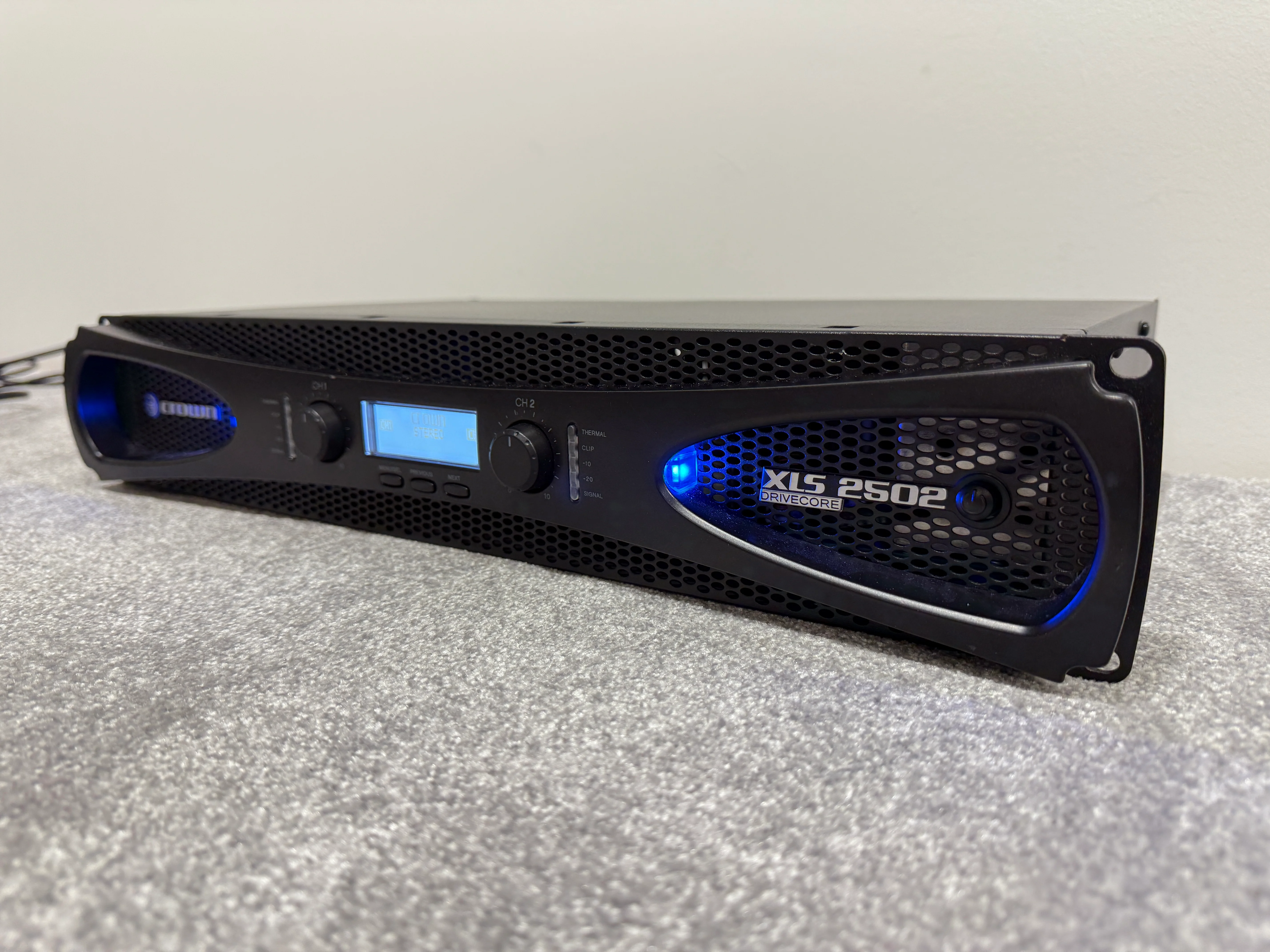 Crown XLS 2502 Drivecore - Professional Power Amplifier - Image 3