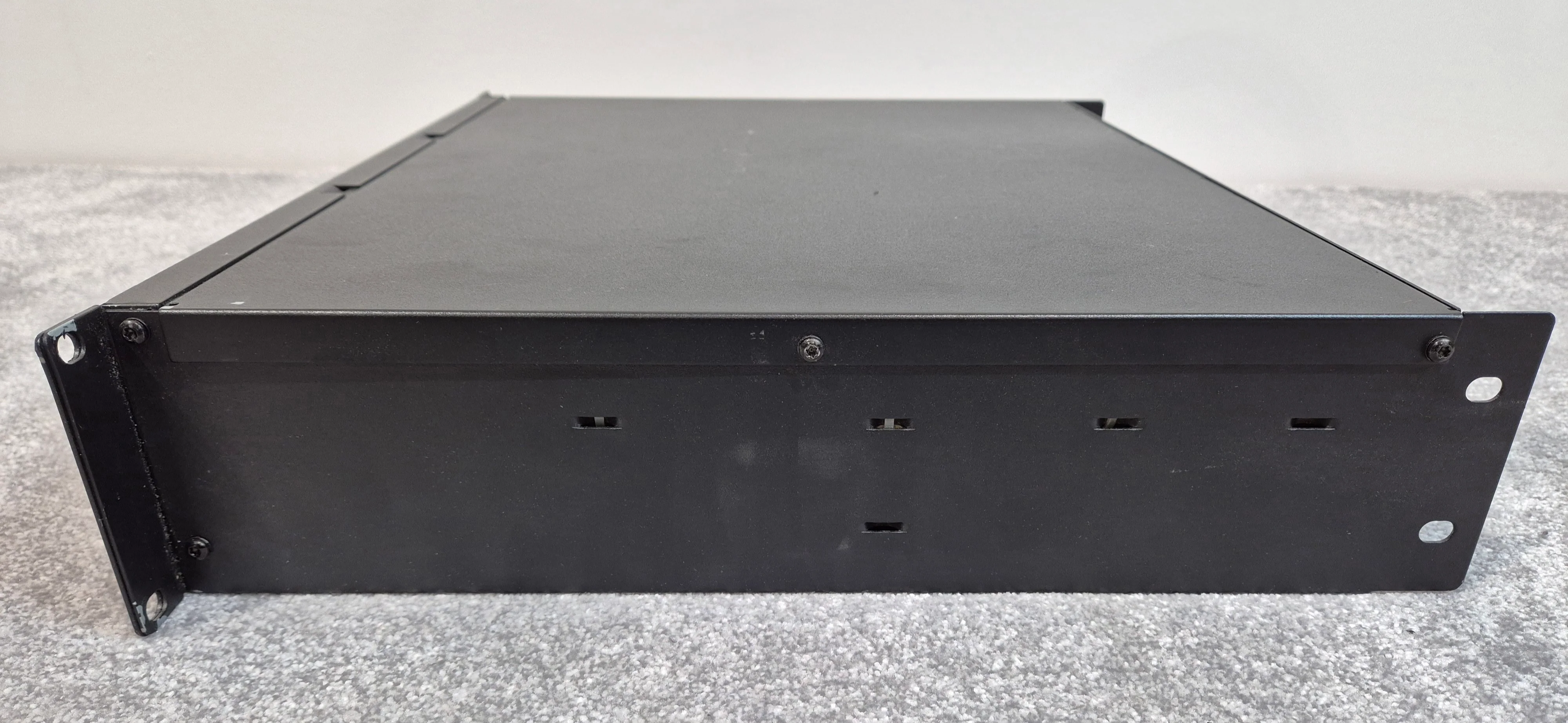 Crown XLS 602 - Two-Channel Stereo Power Amplifier - Image 8