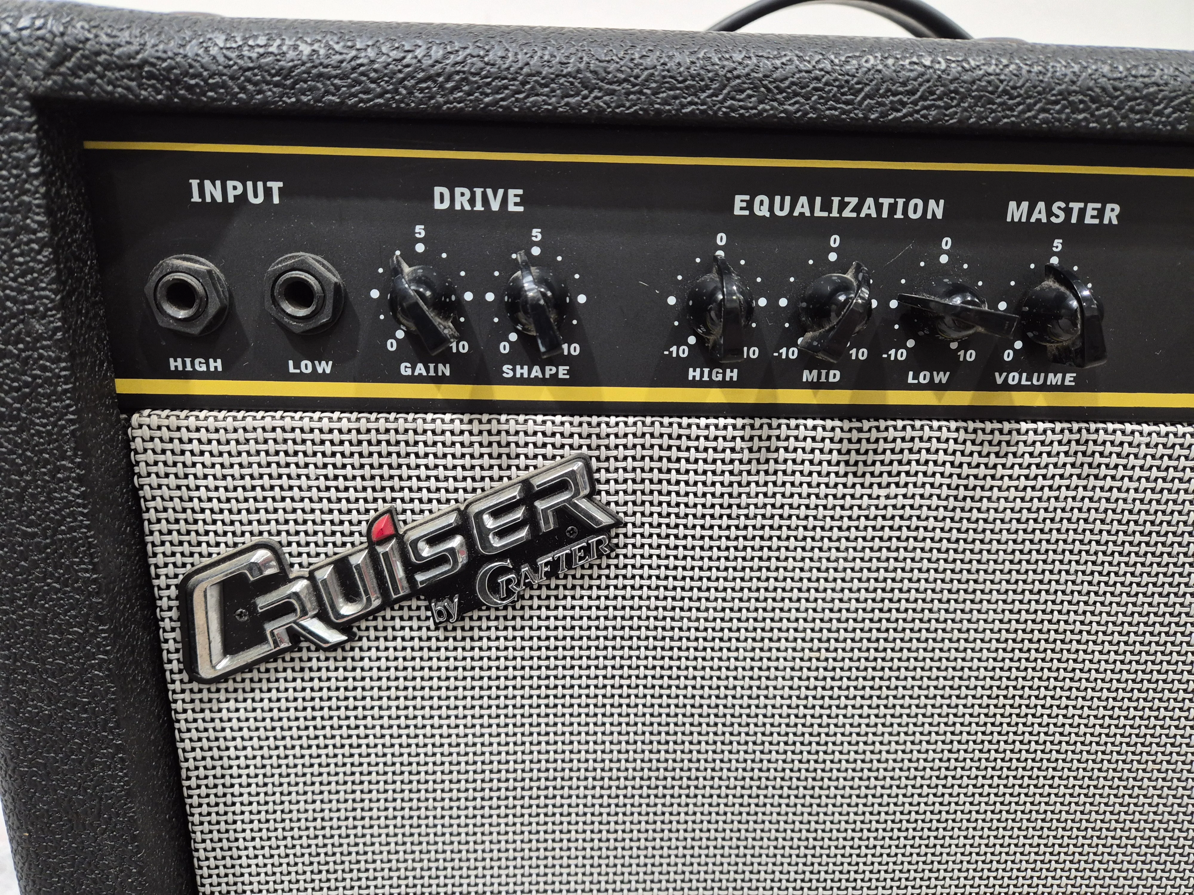 Cruiser CR-50B - 50-watts RMS Bass Amplifier - Image 2
