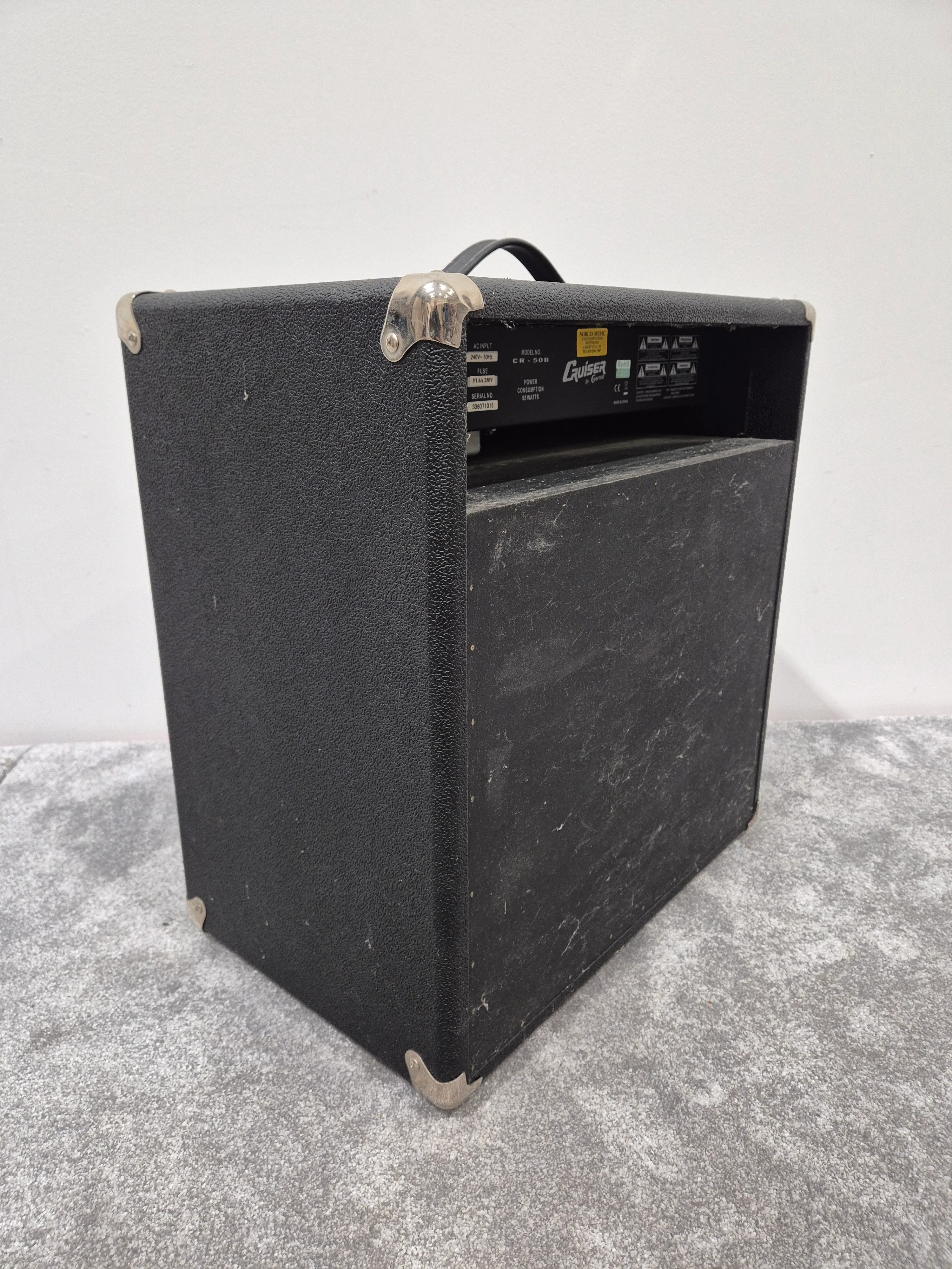 Cruiser CR-50B - 50-watts RMS Bass Amplifier - Image 8