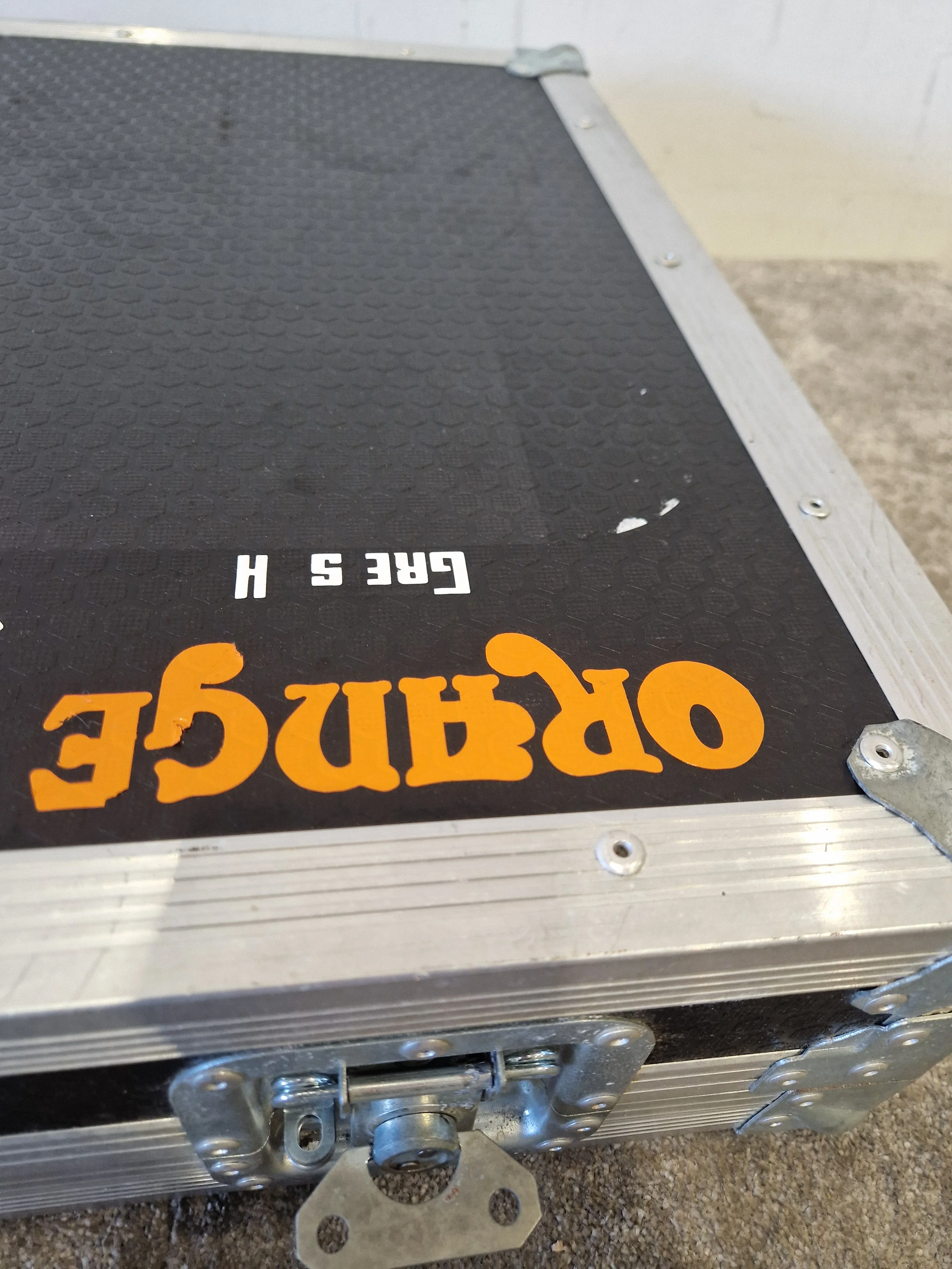 Custom Pedalboards UK - Large Pedalboard - Black with Flight Case - Good - Image 11