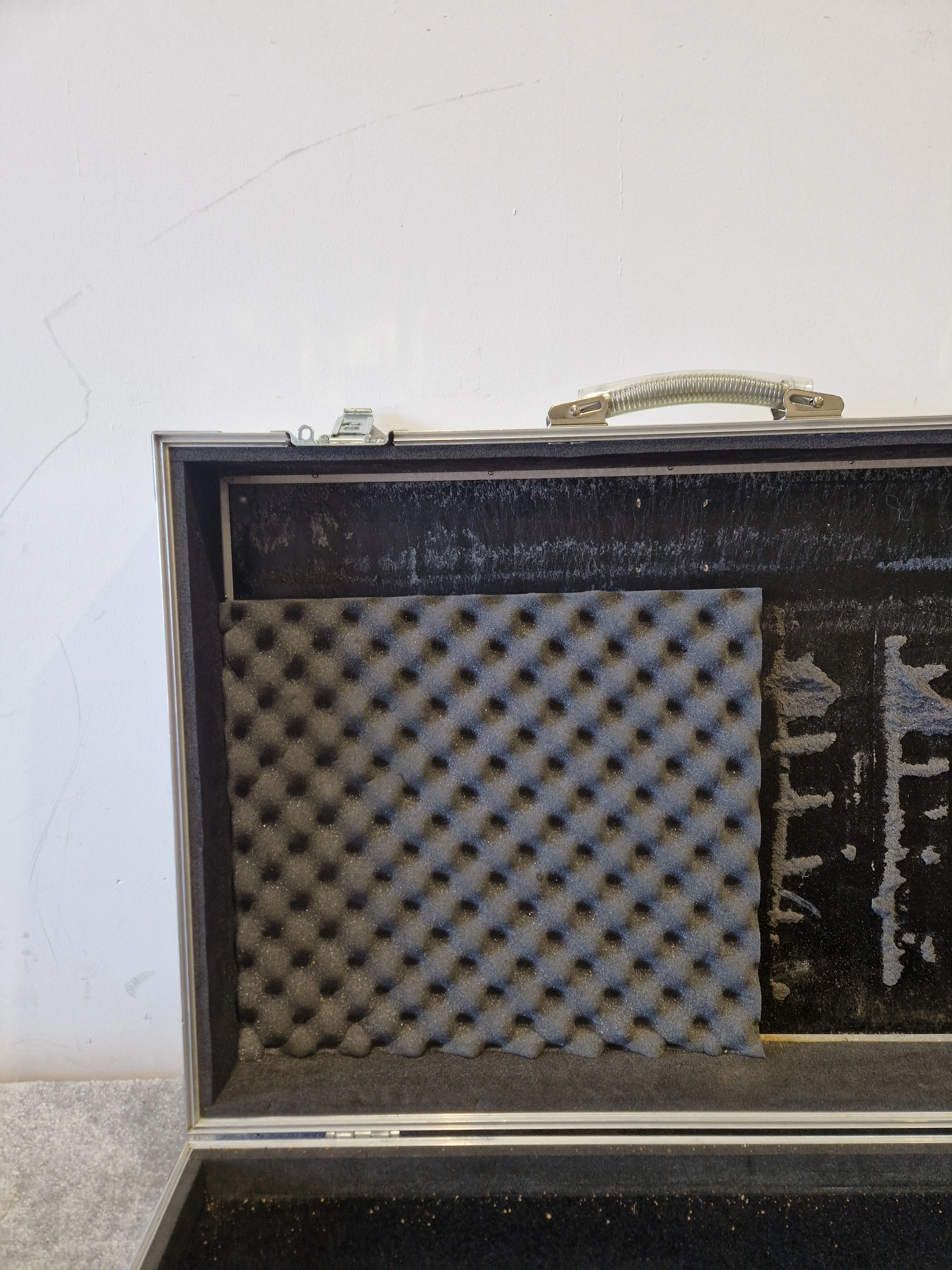 Custom Pedalboards UK - Large Pedalboard - Black with Flight Case - Good - Image 7