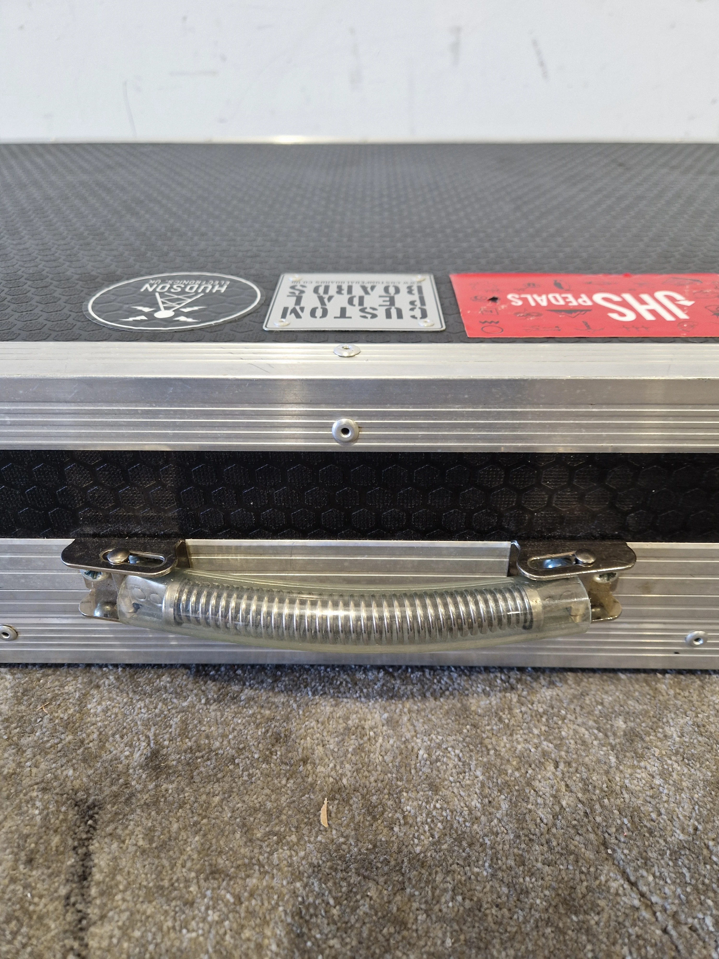 Custom Pedalboards UK - Large Pedalboard - Black with Flight Case - Good - Image 8