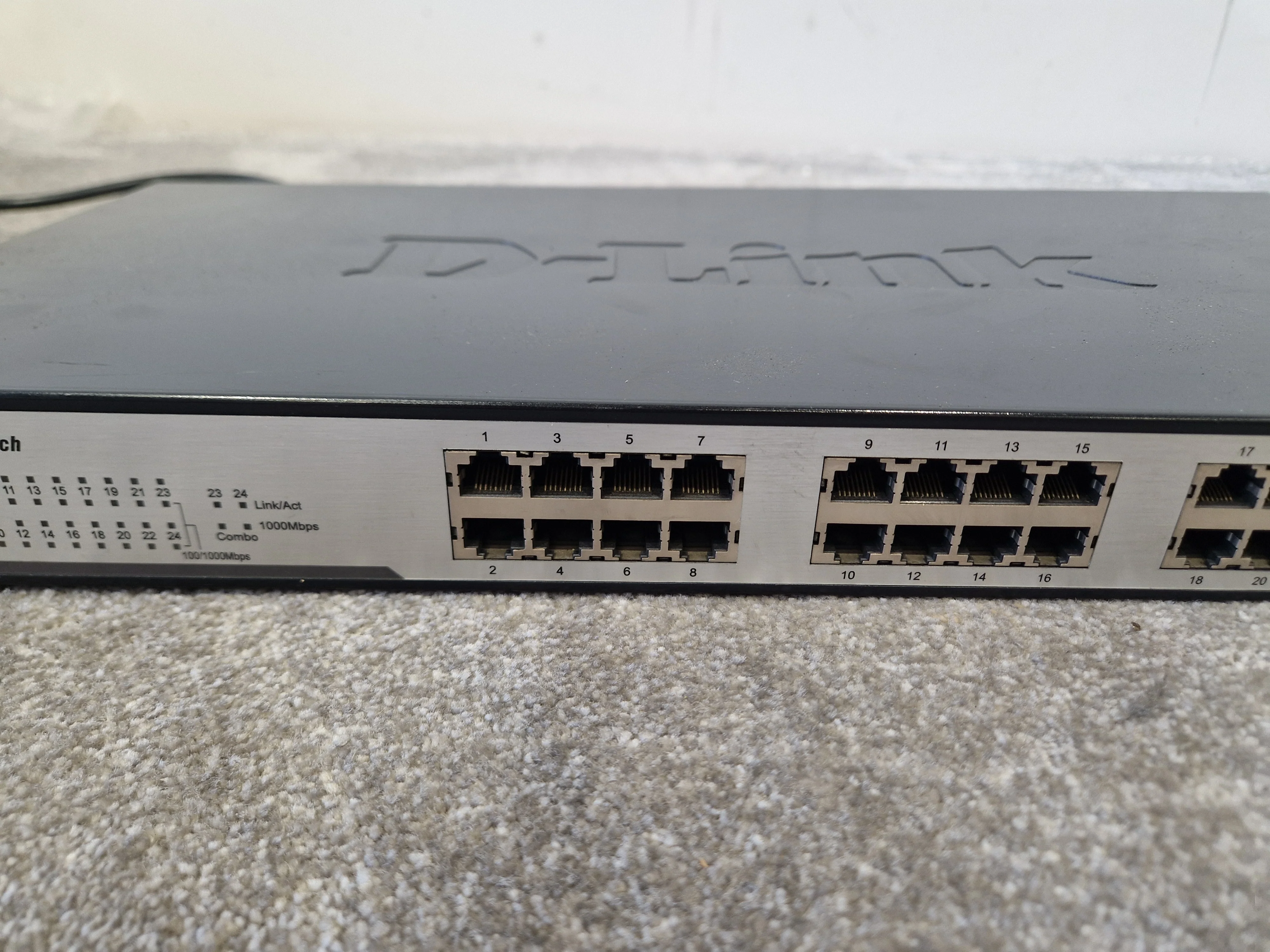 D-Link DGS-1224T – 24-Port Gigabit Smart Switch – Good - Image 4