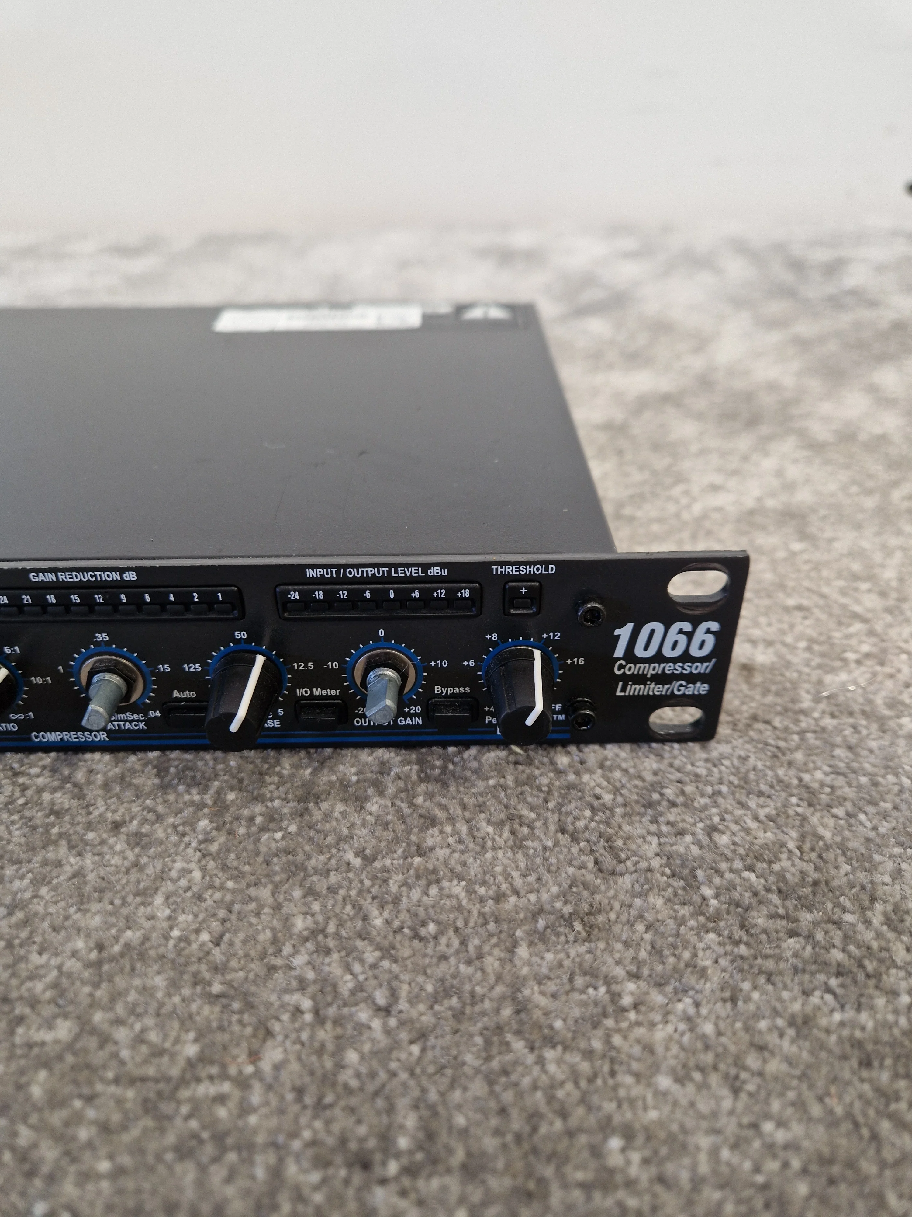 DBX 1066 Compressor - Dual-Channel Dynamics - Good - Image 2